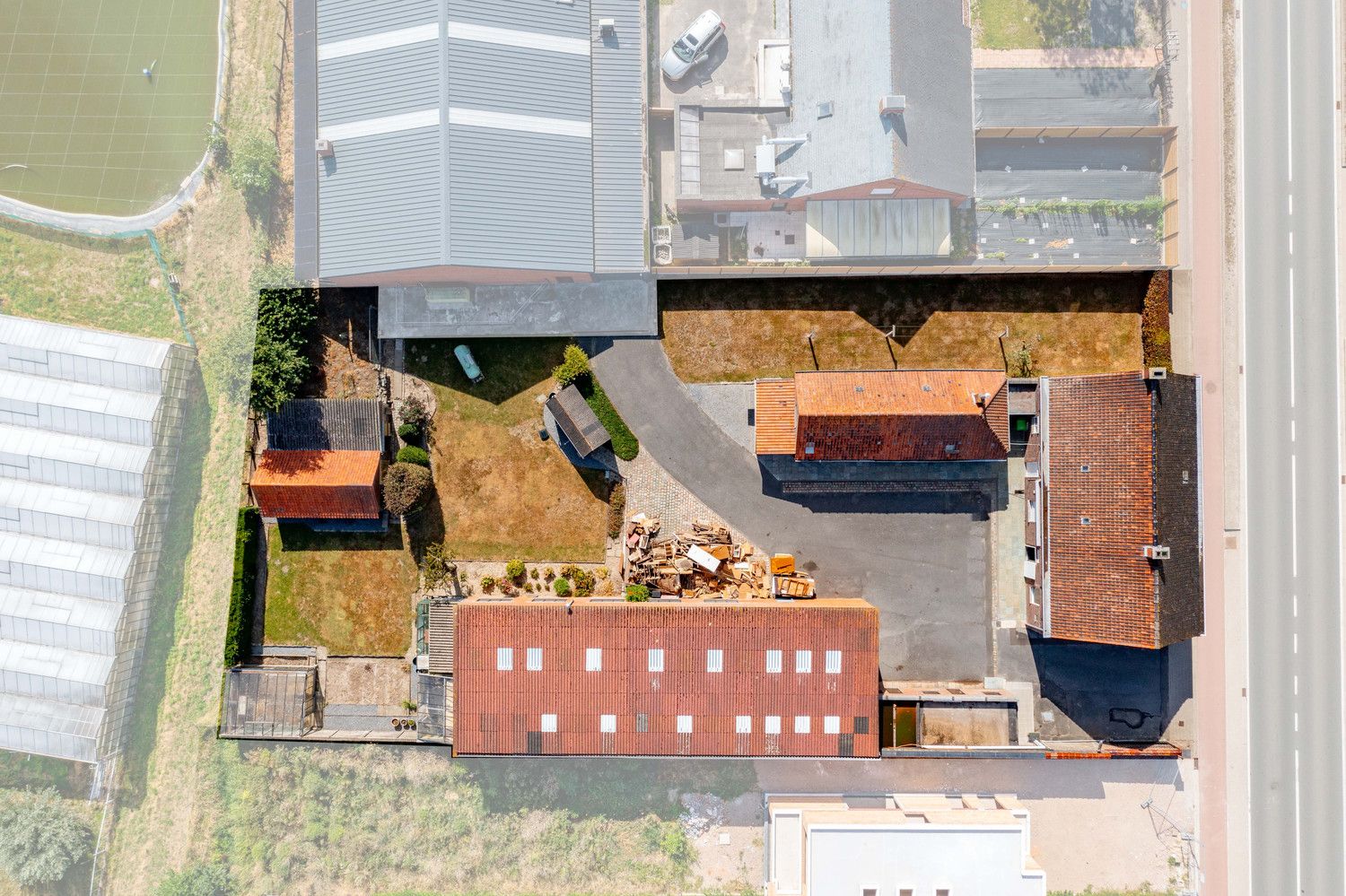 Totaal te renoveren woning te Ardooie. foto 2