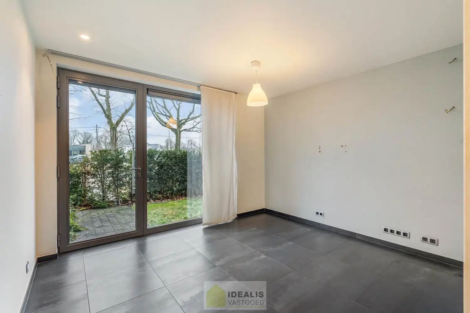 Idealis Vastgoed – Ruim op te frissen gelijkvloers appartement met 3 slaapkamers foto 21