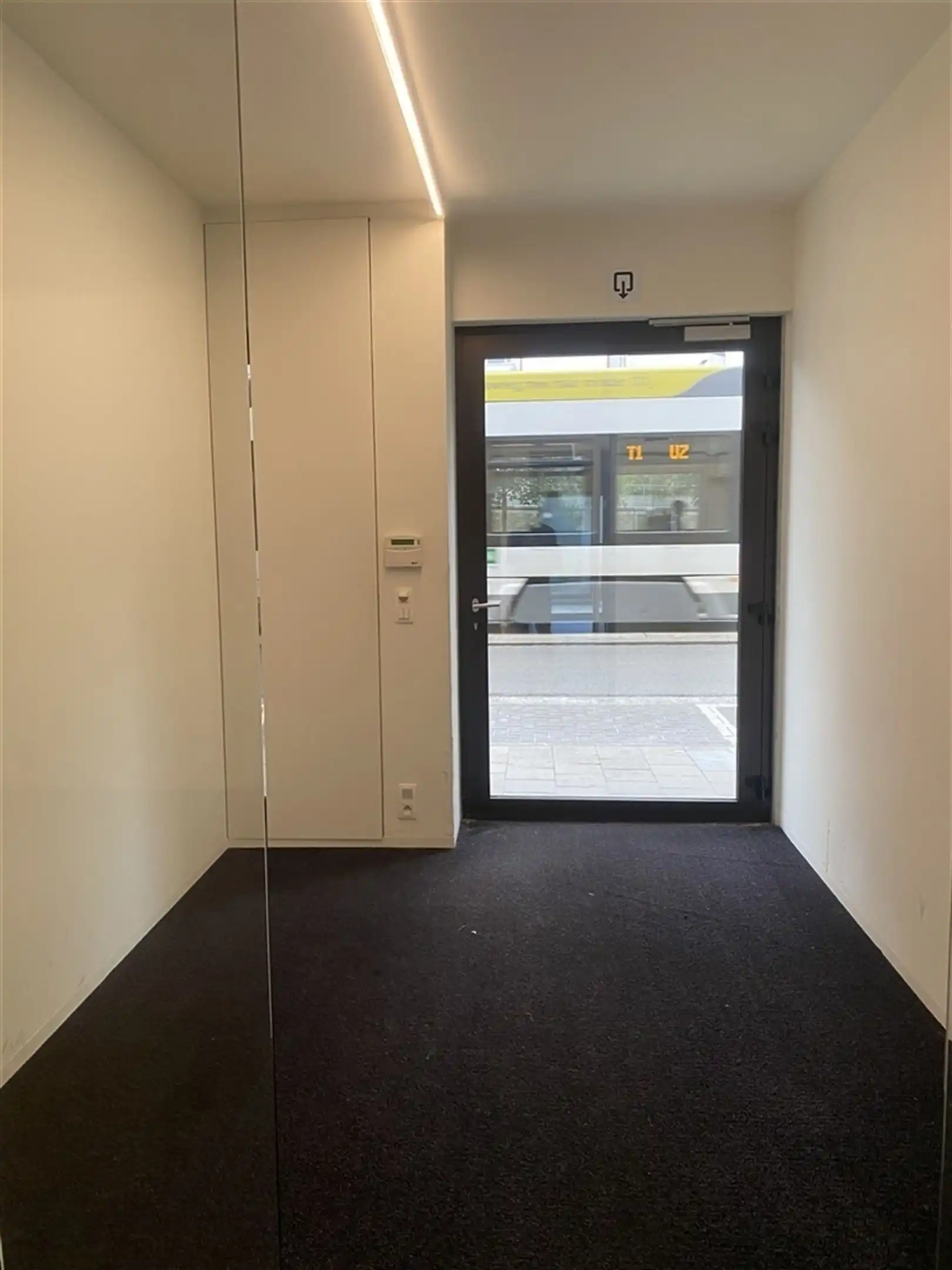 Gerenoveerd kantoor op commerciële zichtlocatie bij Zuidpark foto 14