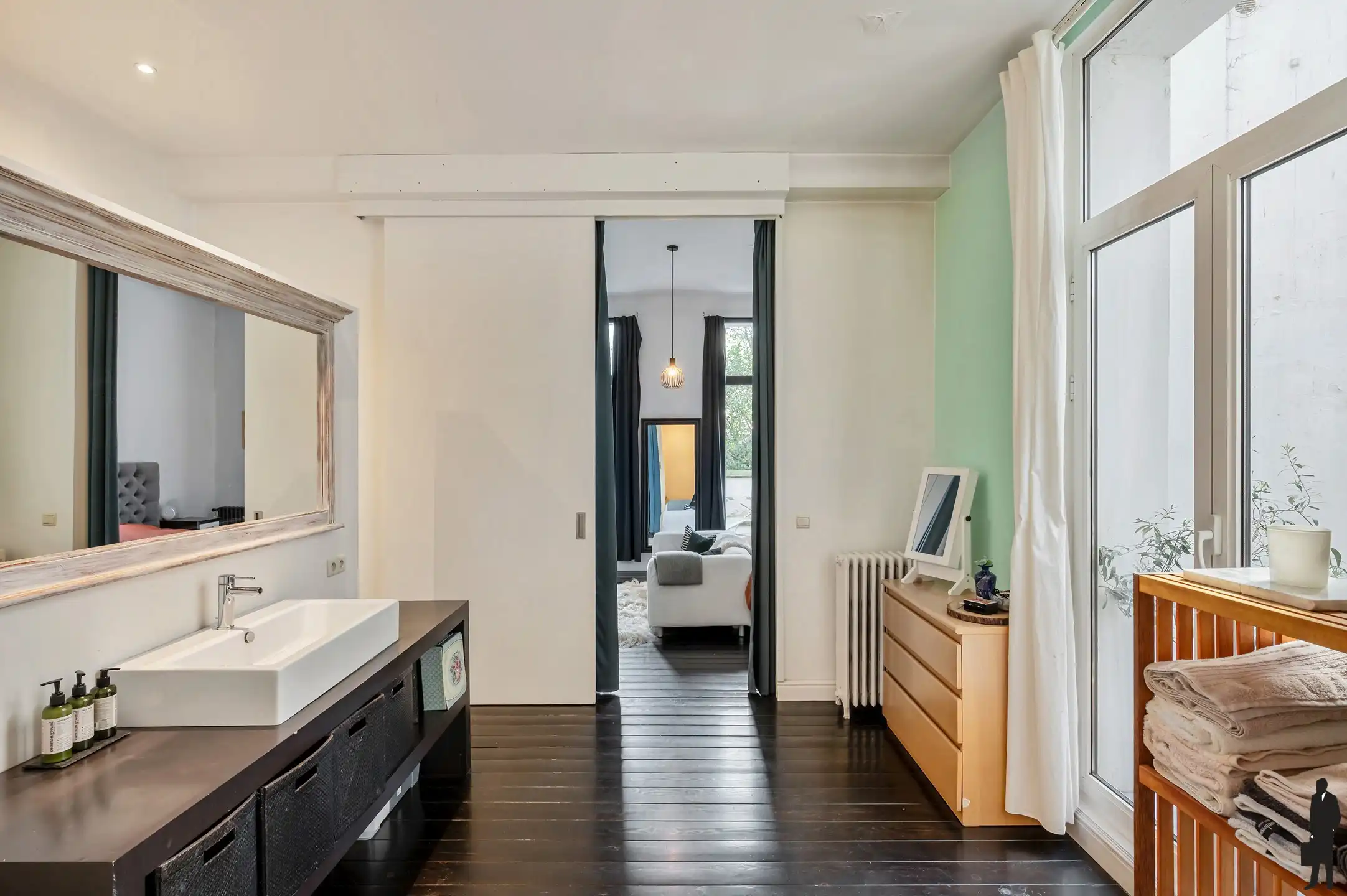 Authentiek appartement met hoge plafonds en terras foto 19