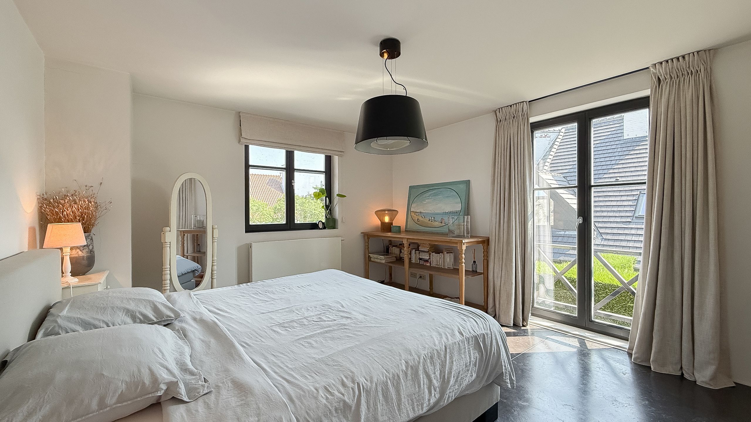 Exclusieve villa met zwembad, gelegen in een groene omgeving foto 24