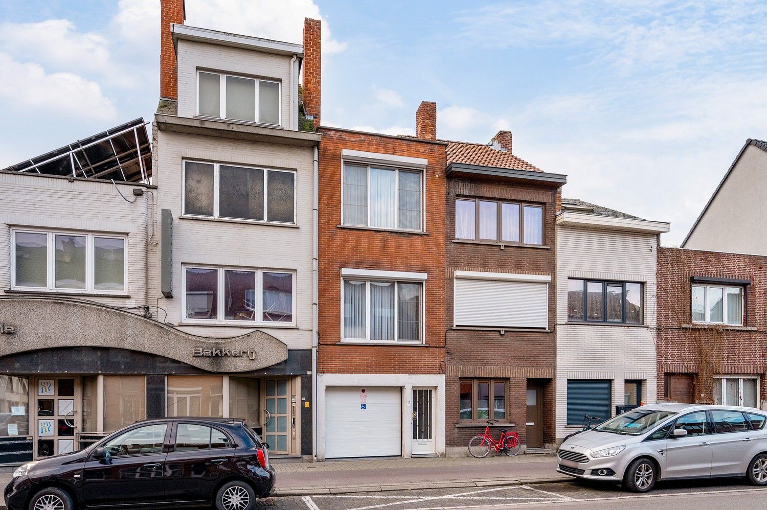 OP TE FRISSEN WONING MET MAGAZIJN VLAK BIJ CENTRUM MECHELEN foto {{pictureIndex}}