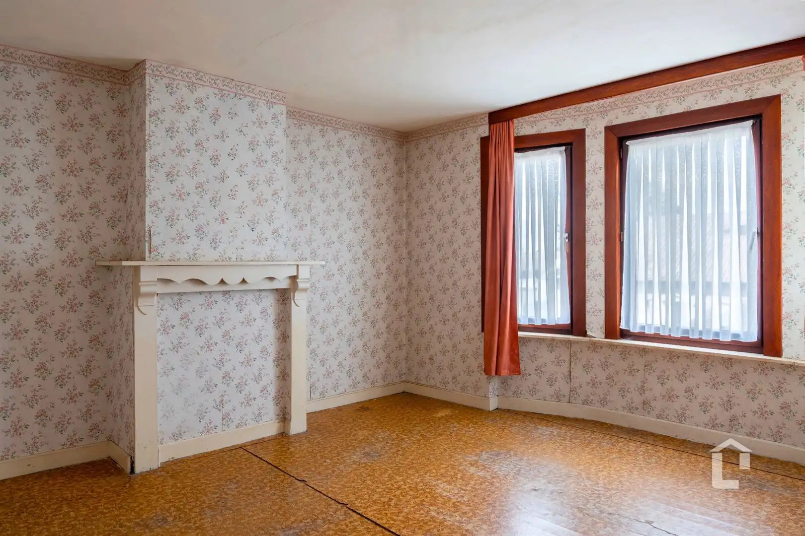 Te renoveren rijwoning met veel potentieel foto 8
