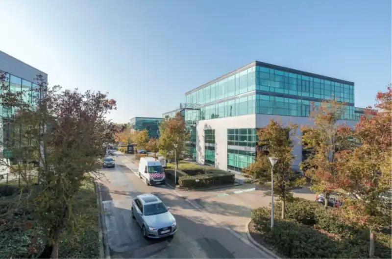 Moderne kantoorruimtes te huur foto {{pictureIndex}}