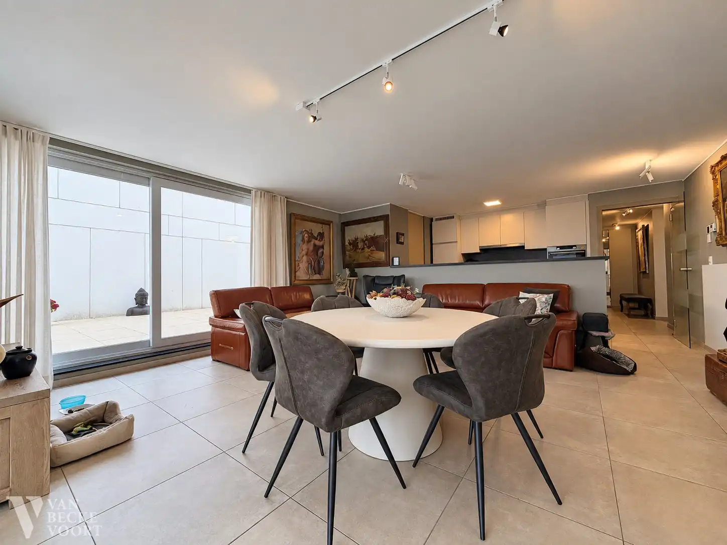 Ruim en lichtrijk appartement met 2 slaapkamers en uniek zonneterras foto 3