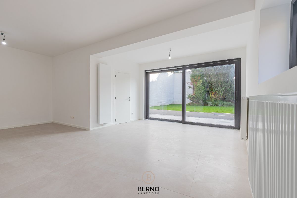 Vernieuwbouw woning met tuin foto 3