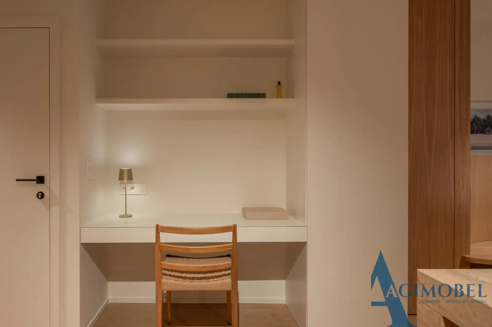 Uniek 2 slaapkamer - appartement met zeezicht en verfijnde architecturale touch. Vlakbij de Zeedijk. foto 8