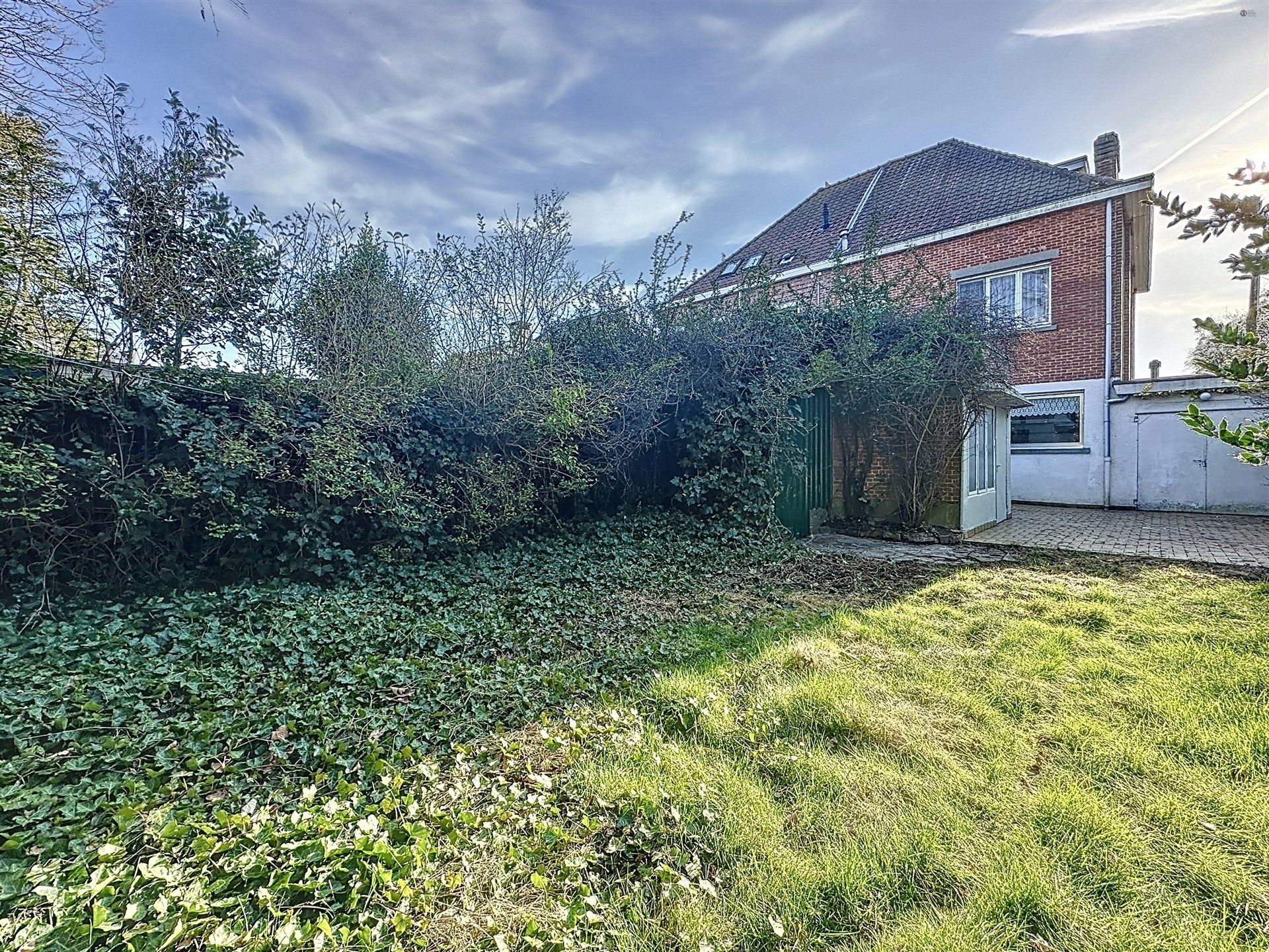 Halfopen bebouwing met 3 slaapkamers, ruime garage en leuke tuin op toplocatie! foto 13