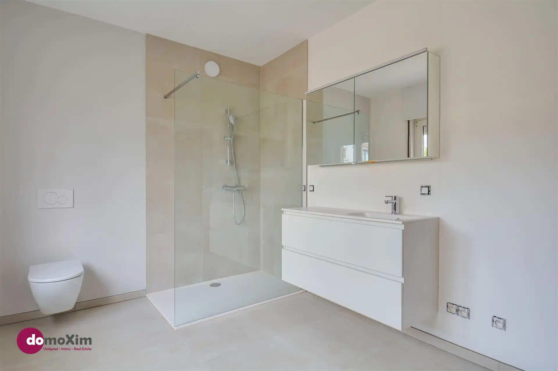 Gerenoveerde woning met loods, stallen en serre op een terrein van 32 are foto 6