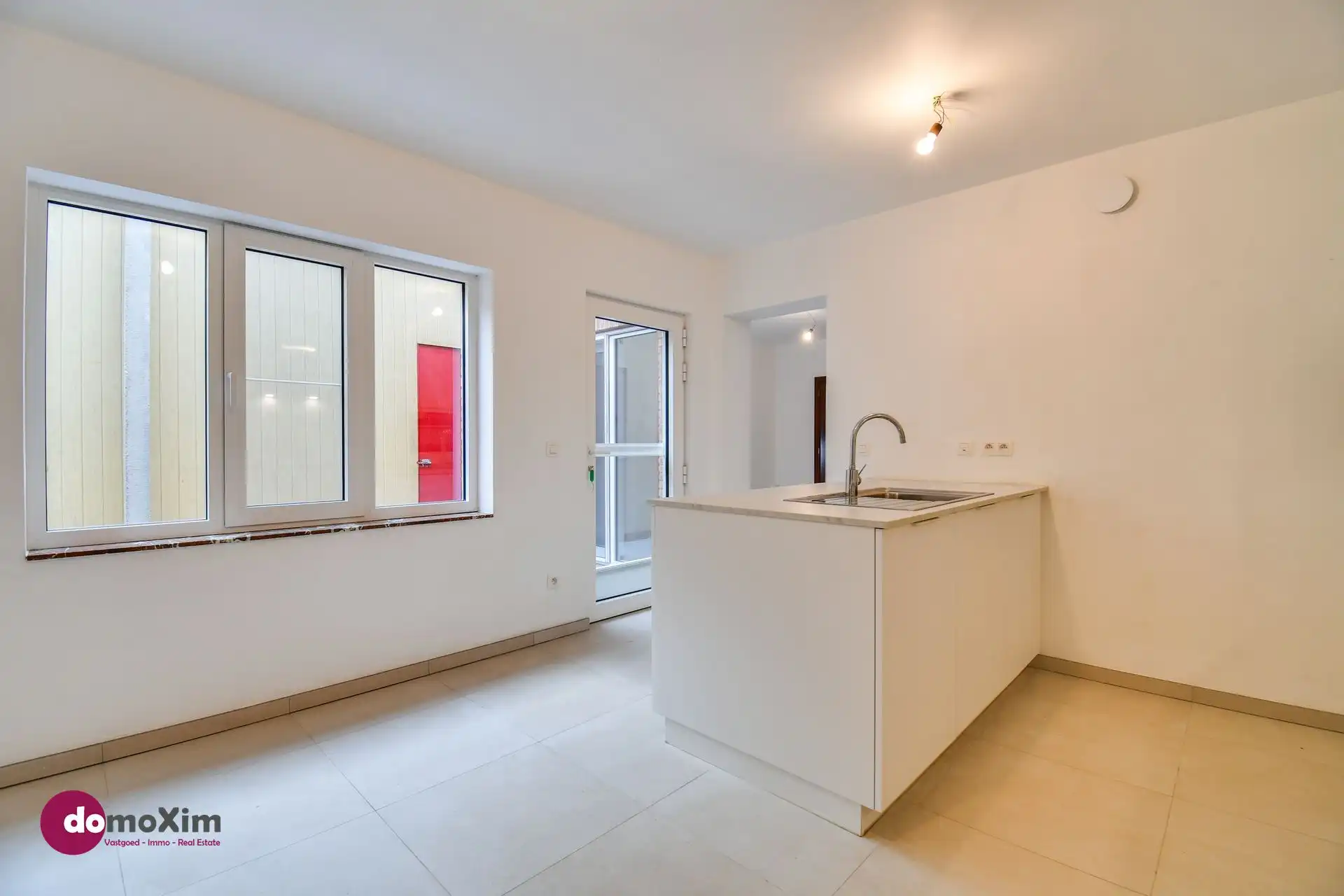 Gerenoveerde woning met loods, stallen en serre op een terrein van 32 are foto 6