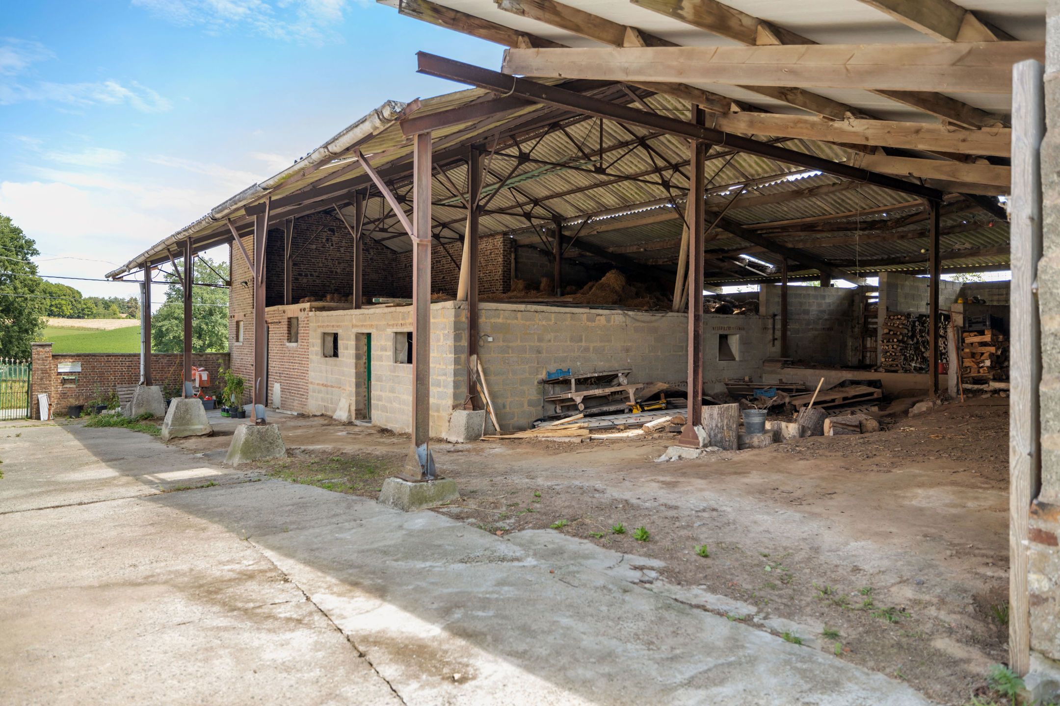 Te renoveren hoeve met schuur, loods en prachtige zichten foto 36