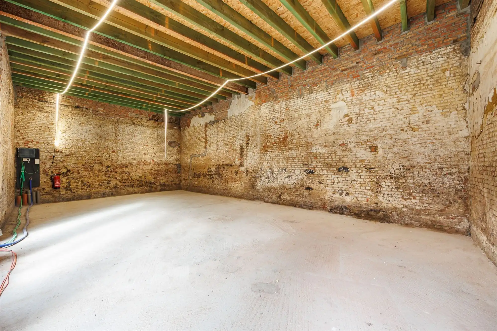 Centraal gelegen casco ruimte met privatieve tuin.  foto 3