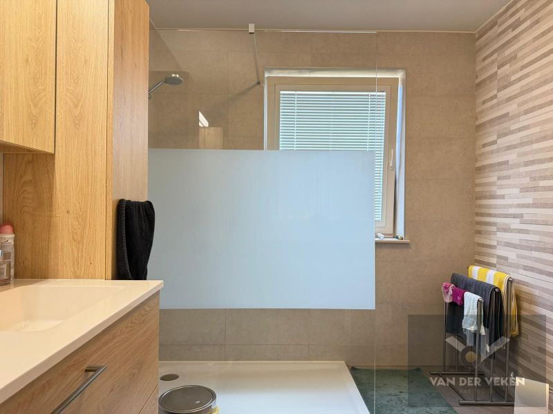 ZEER RECENTE, BIJNA ENERGIENEUTRALE WONING IN GODSHEIDE foto 11