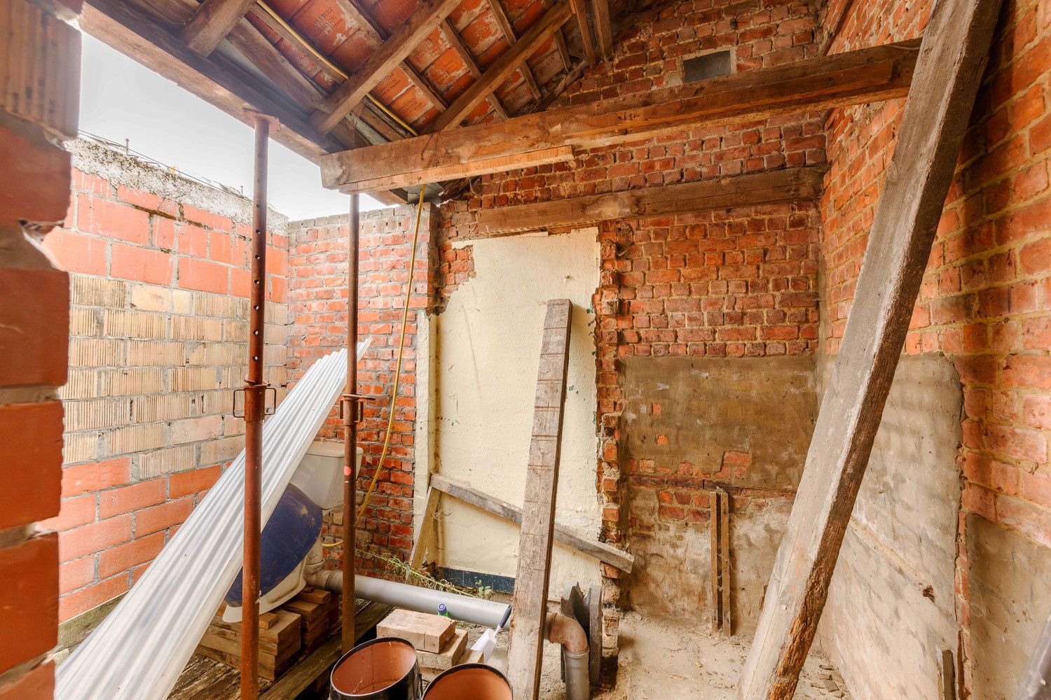 Totaal te renoveren woning te Pittem. foto 14
