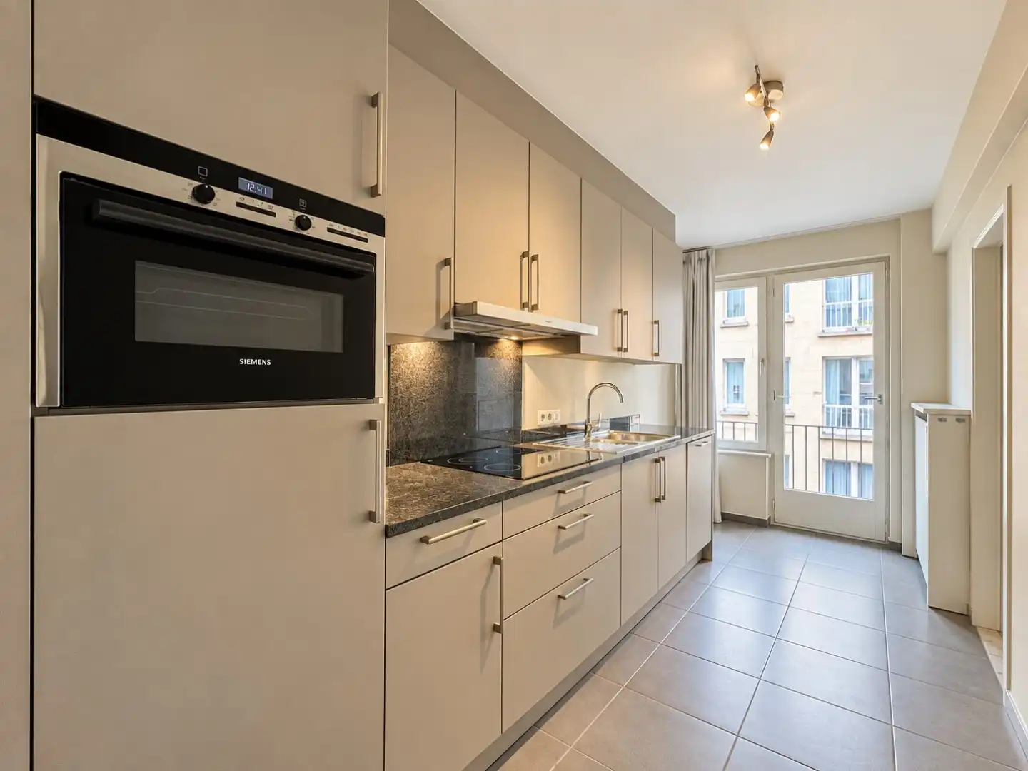Ruim 2-slaapkamer appartement nabij Gent-Sint-Pieters foto 7
