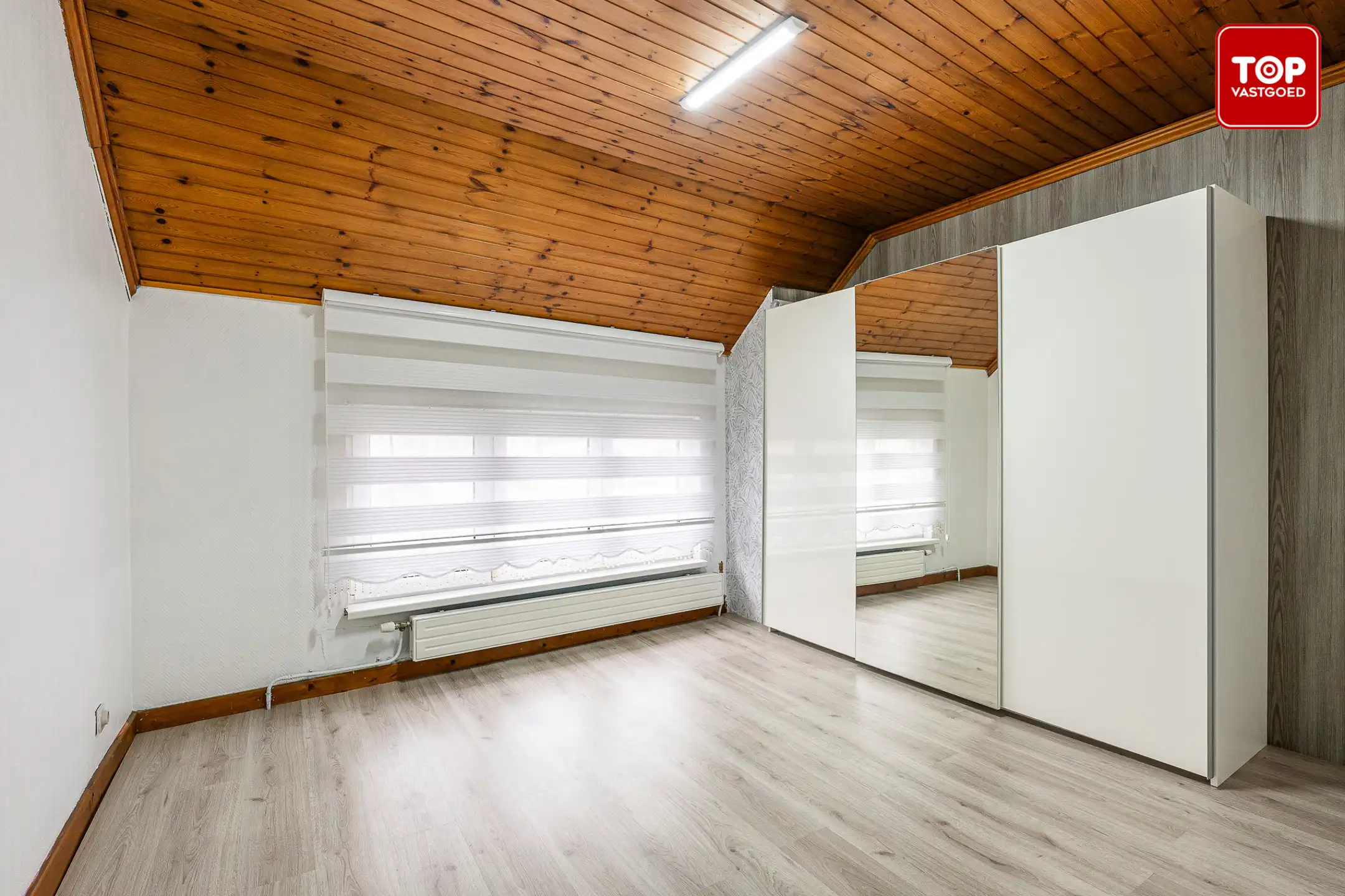 Instapklare woning met stadkskoer op gunstige locatie. foto 18