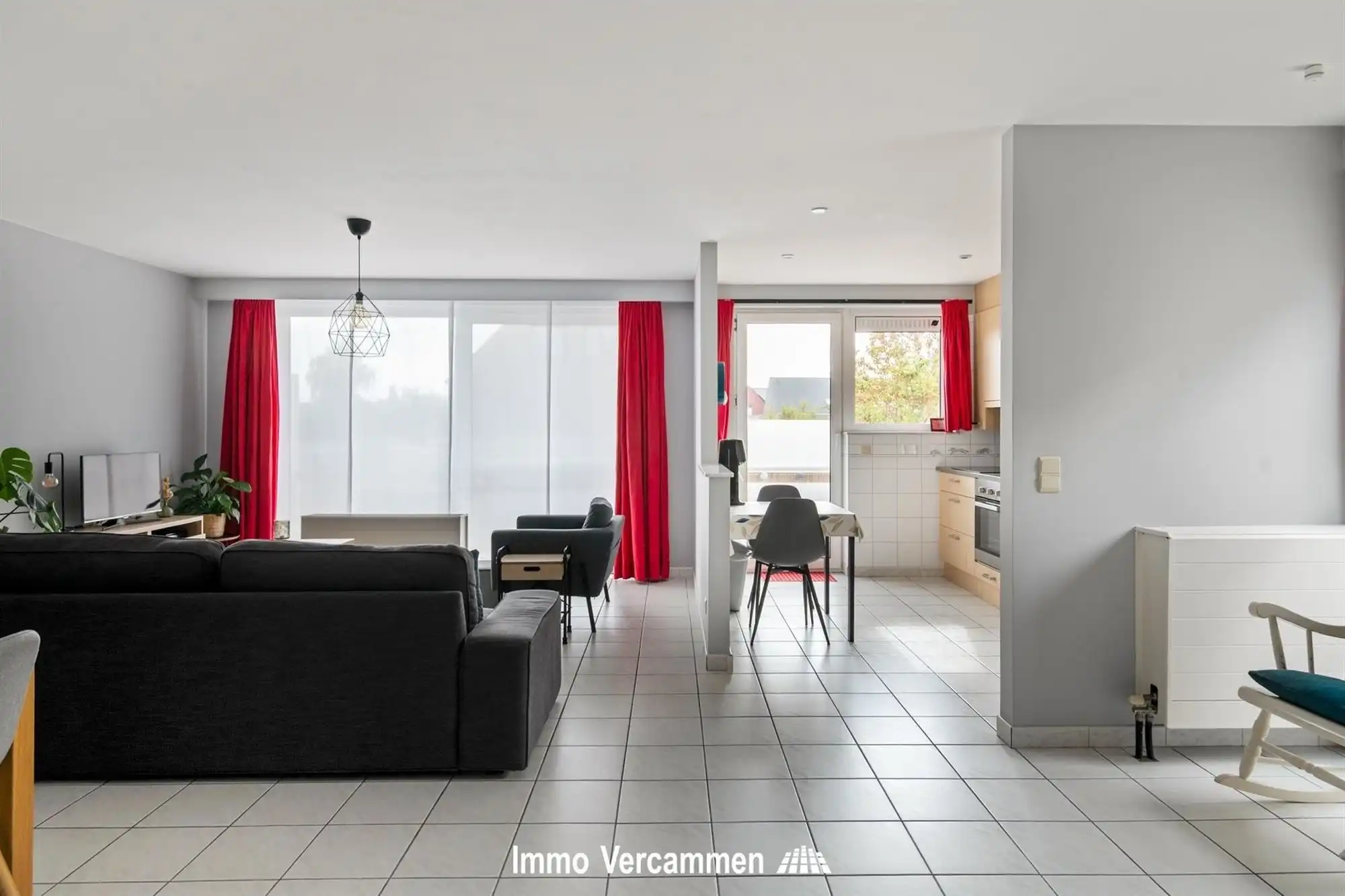 Ruim appartement (109 m²) met 2 SLPK, terras en garage foto 3