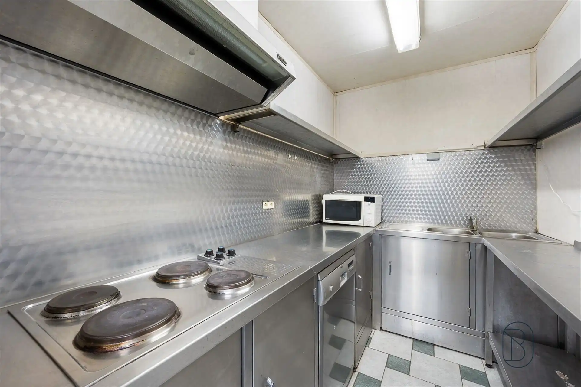 Veelzijdig handelspand met atelier op commerciële toplocatie foto 12