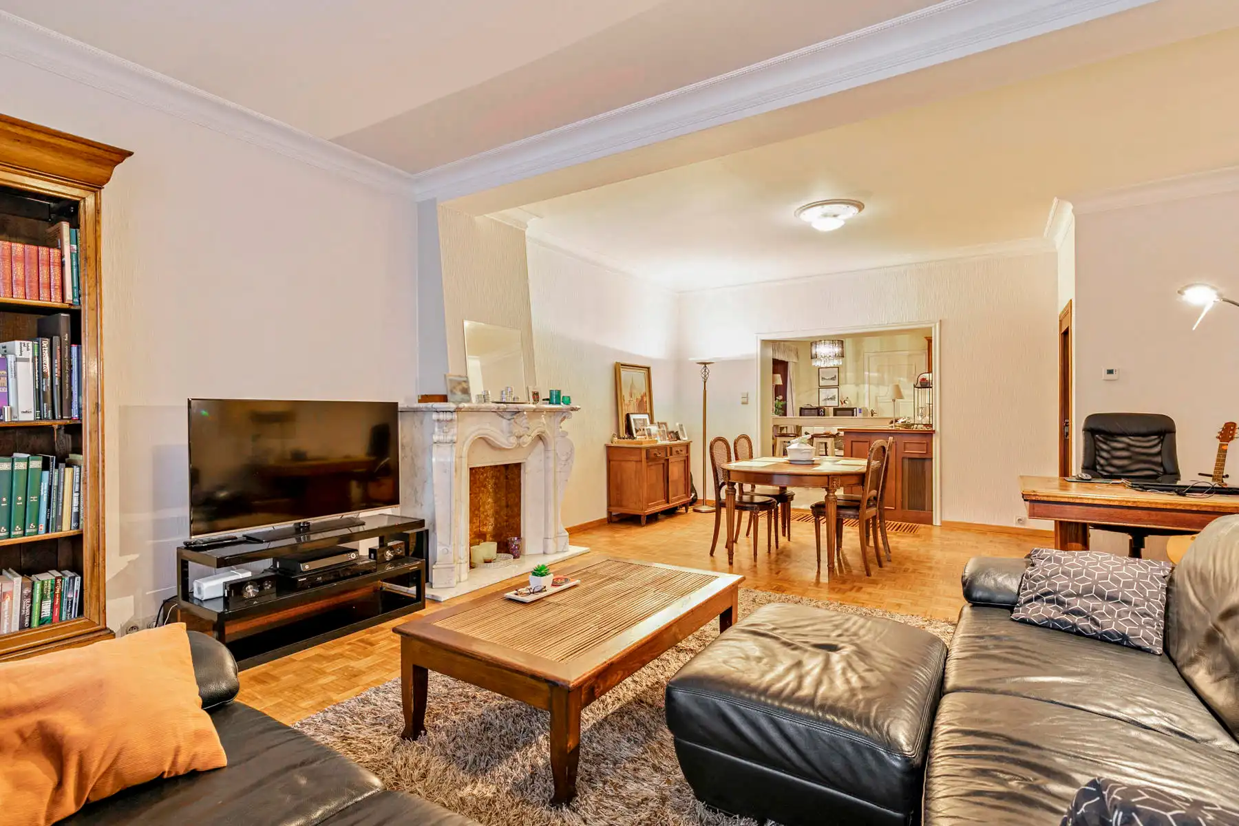 In de dorpskern van Neeroeteren gelegen halfvrijstaande woning met 2 slaapkamers. foto 3