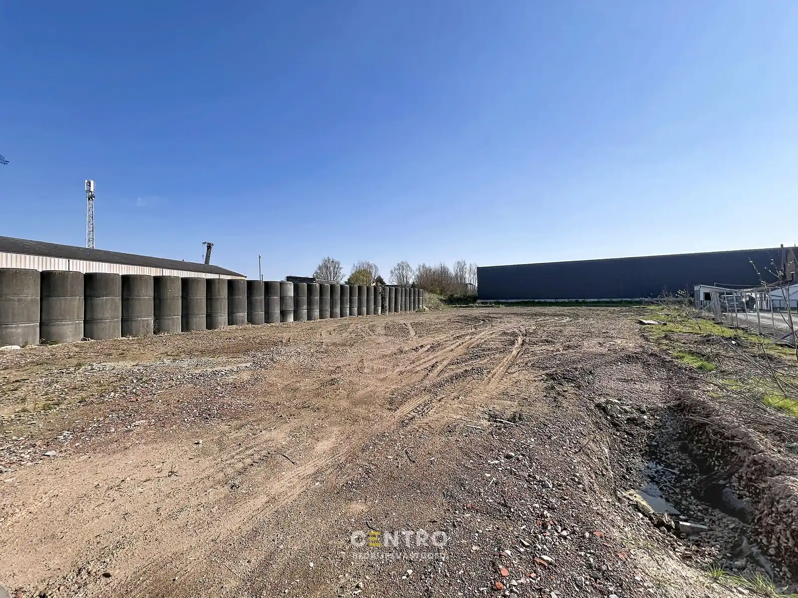 Braakliggende grond voor de bouw van MAGAZIJN(EN) mét of zonder woning. Géén bouwverplichting! foto 4