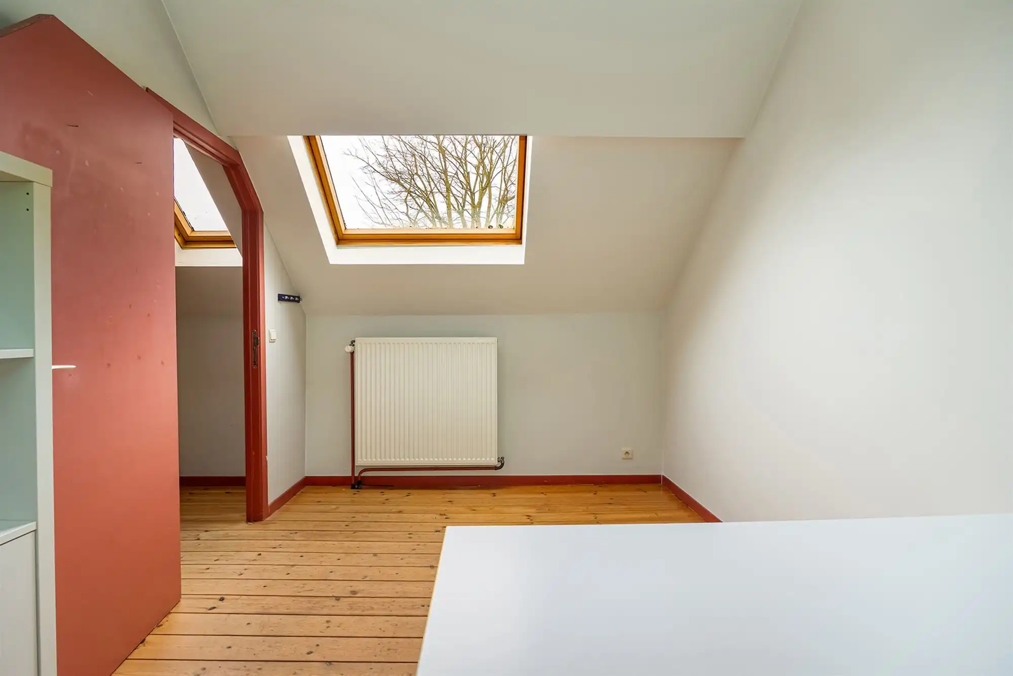 Charmant huis met twee slpks en leuke tuin foto 17