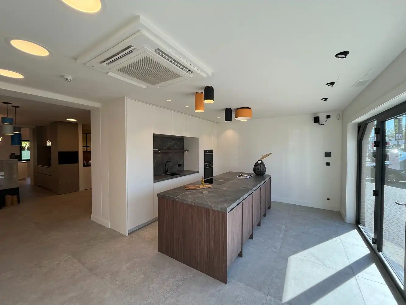 showroom 164m² foto 8