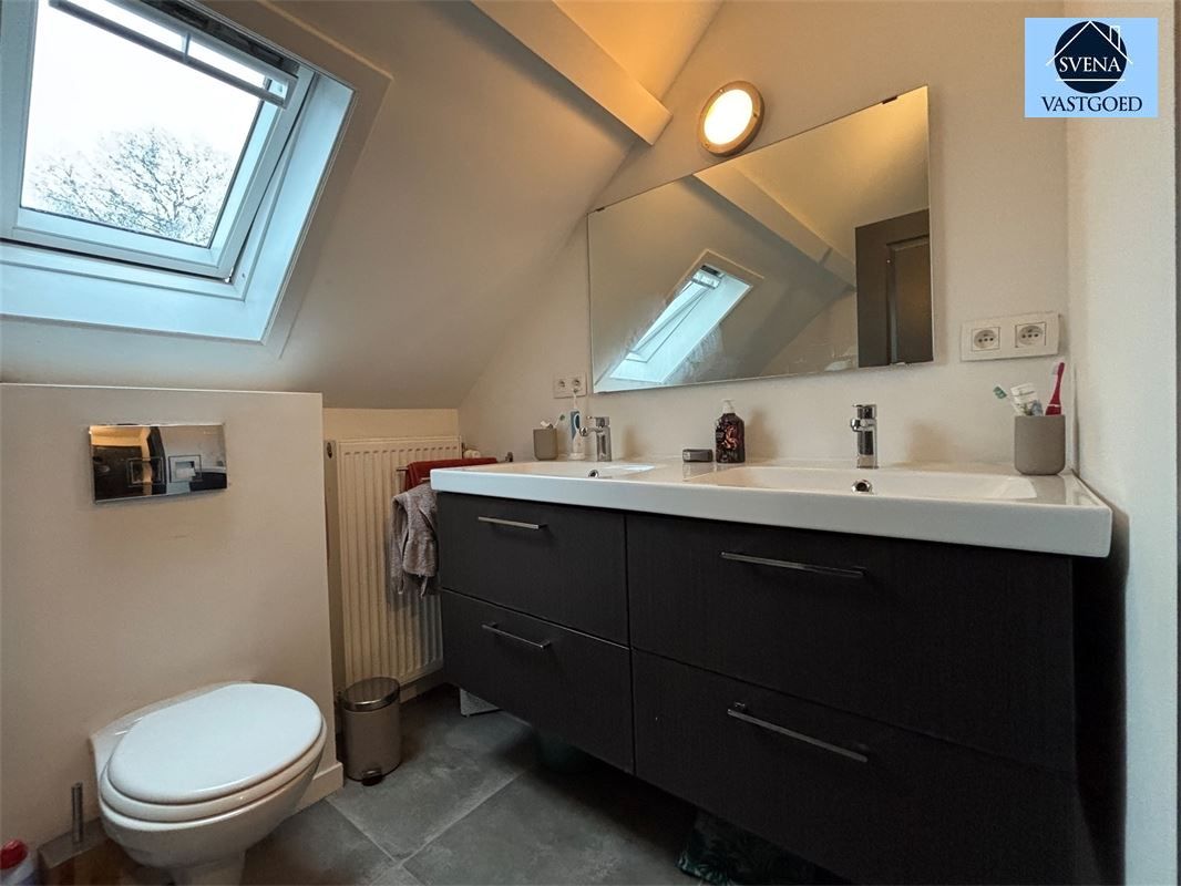 VOLLEDIG GERENOVEERDE WONING MET 3 SLAAPKAMERS EN TERRAS foto 7