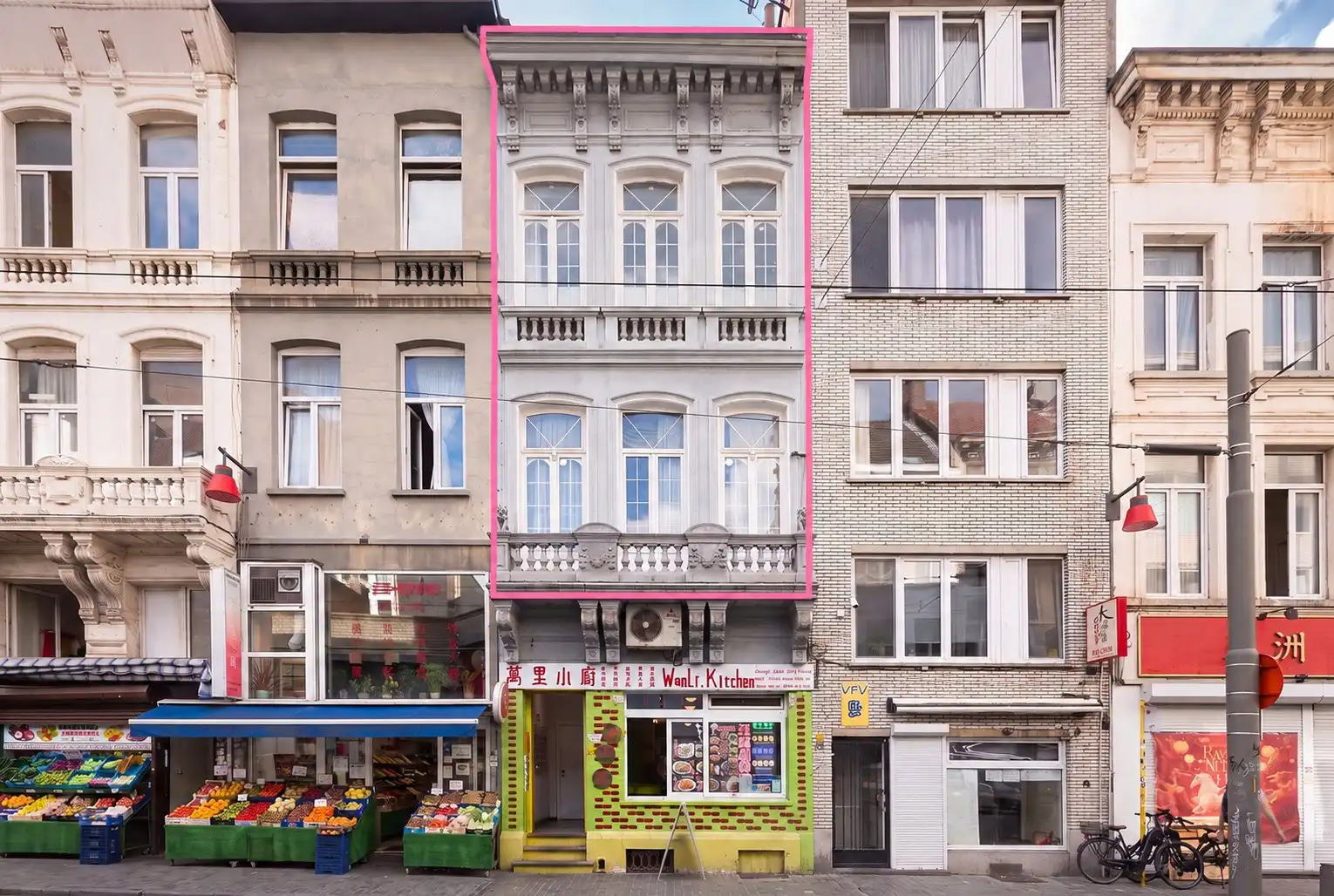 Ruime triplex met 5 slpk en terras in Antwerpen foto {{pictureIndex}}
