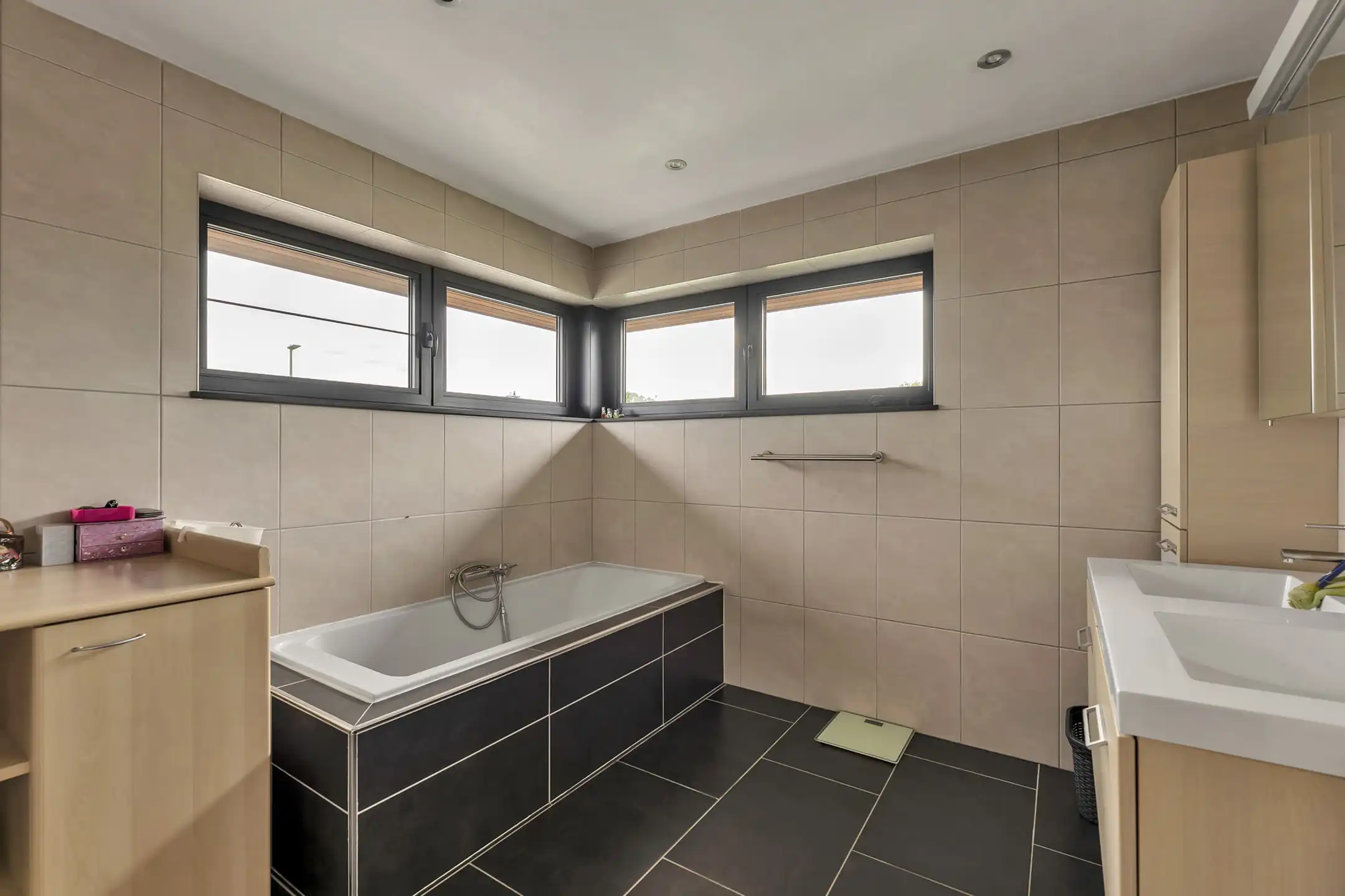 Landelijk gelegen villa met 4 slaapkamers te Pajottegem foto 14