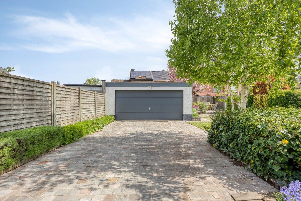 Halfopen woning met 3 slaapkamers en dubbele garage foto 24
