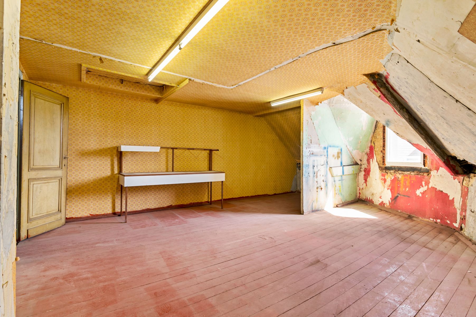 Zeer ruim handelshuis op top locatie in Merksem foto 15