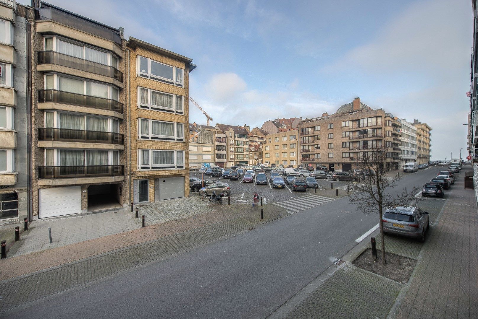 Ongemeubeld appartement, zeer centraal gelegen aan de zonnekant van de Leopoldlaan, vlakbij de zeedijk. foto 4