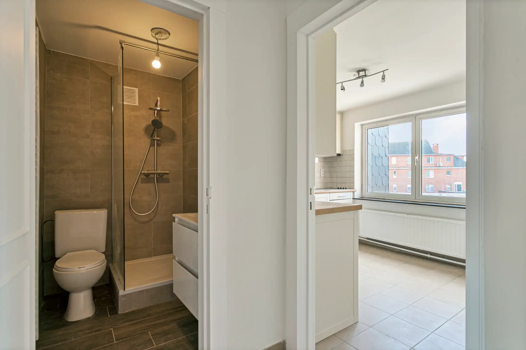 Volledig vernieuwd appartement in hartje Leopoldsburg foto 4