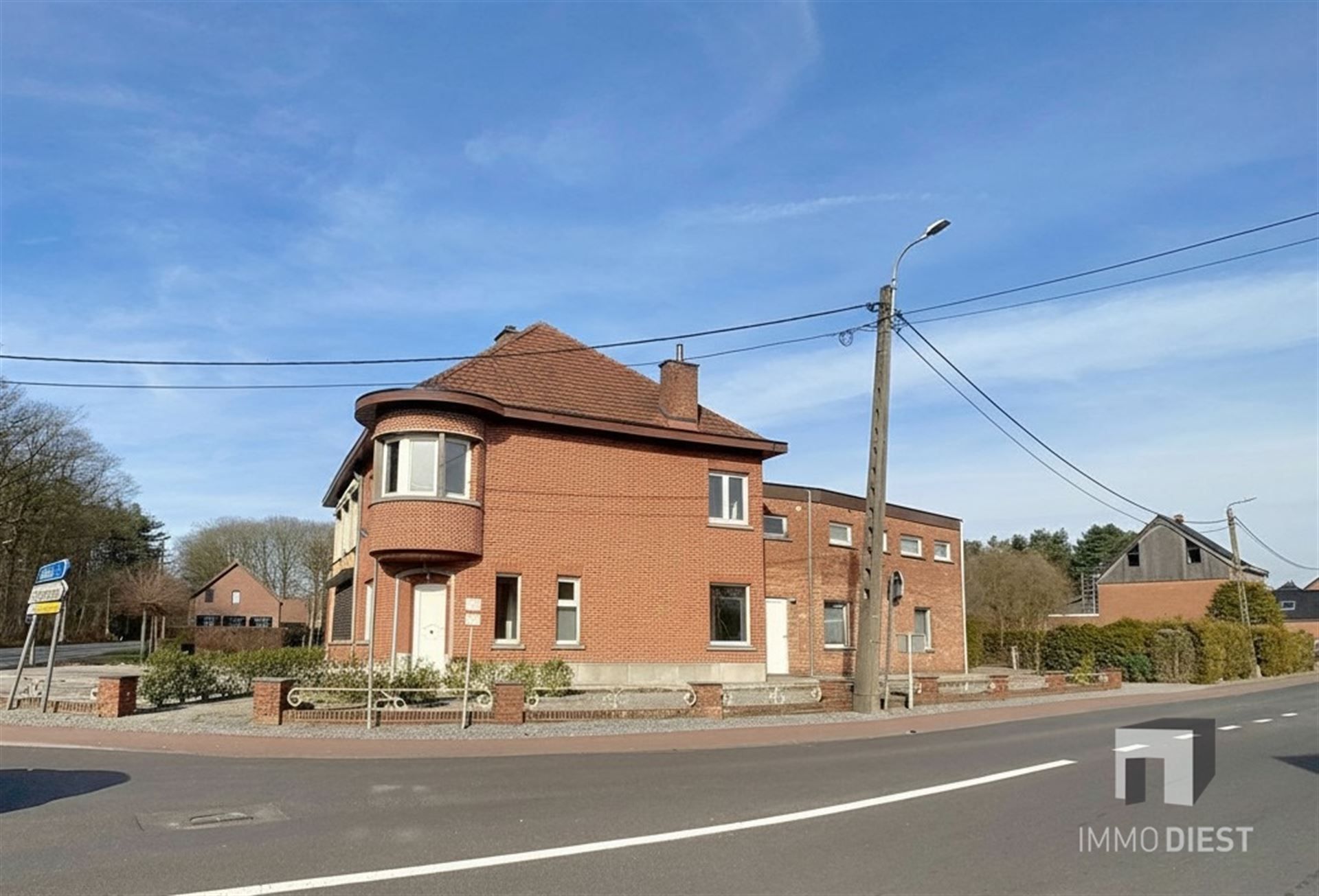 Halfopen woning met kangoeroe-unit te Okselaar.  foto 2