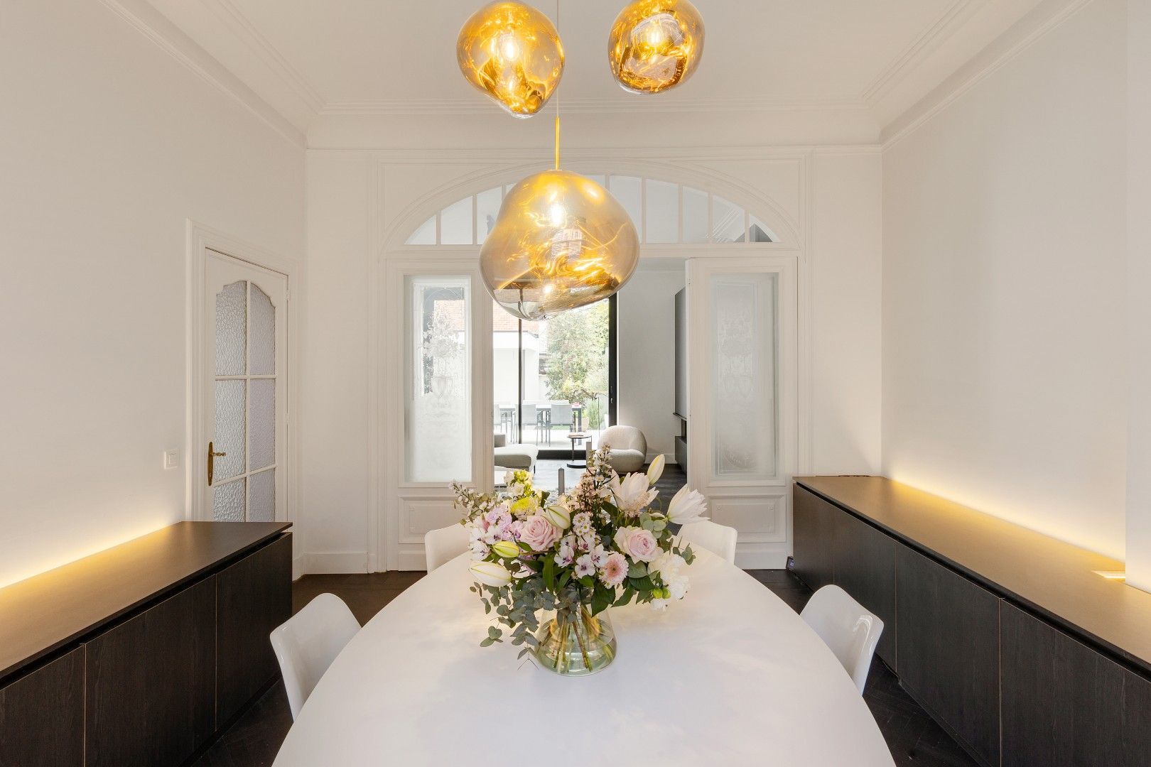 SUBLIEM GERENOVEERDE HERENWONING MET DUBBELE GARAGE.  foto 9