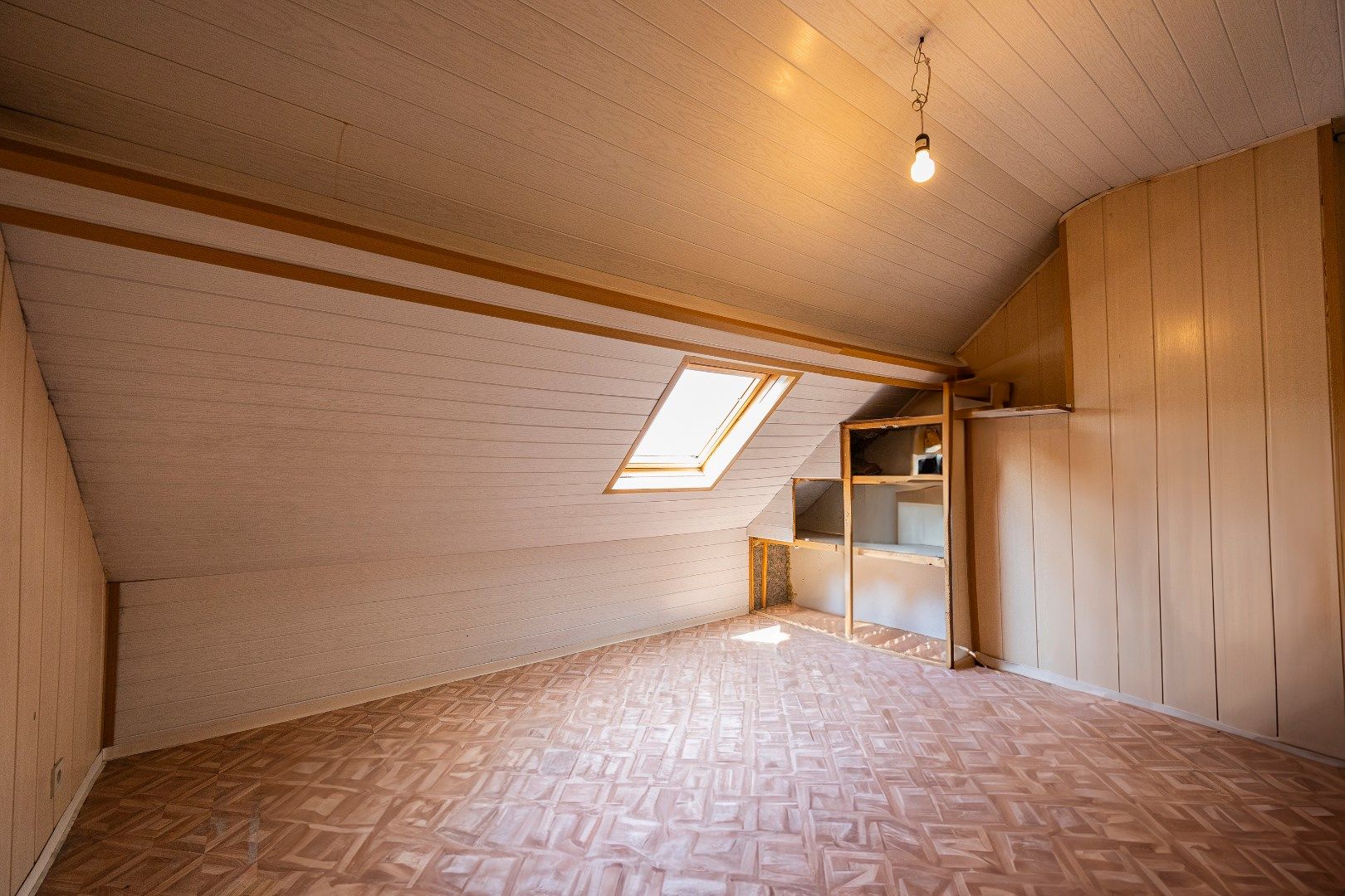Te renoveren woning met 4 slpks en tuin te Huizingen foto 24
