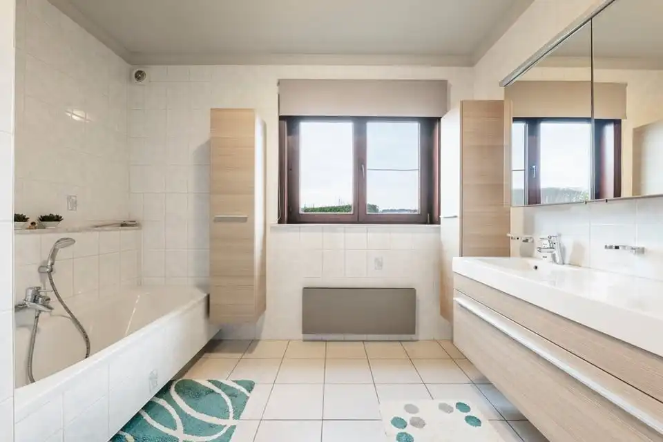 RUIME GELIJKVLOERSE GEZINSWONING OP EEN UITZONDERLIJK PERCEEL IN KORTENAKEN foto 24