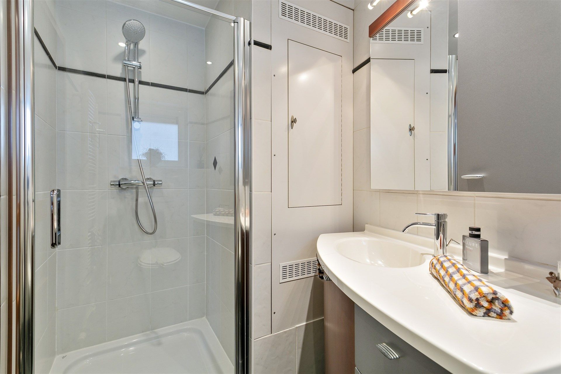 Charmant appartement met 1 slaapkamer en garage nabij het ce foto 12