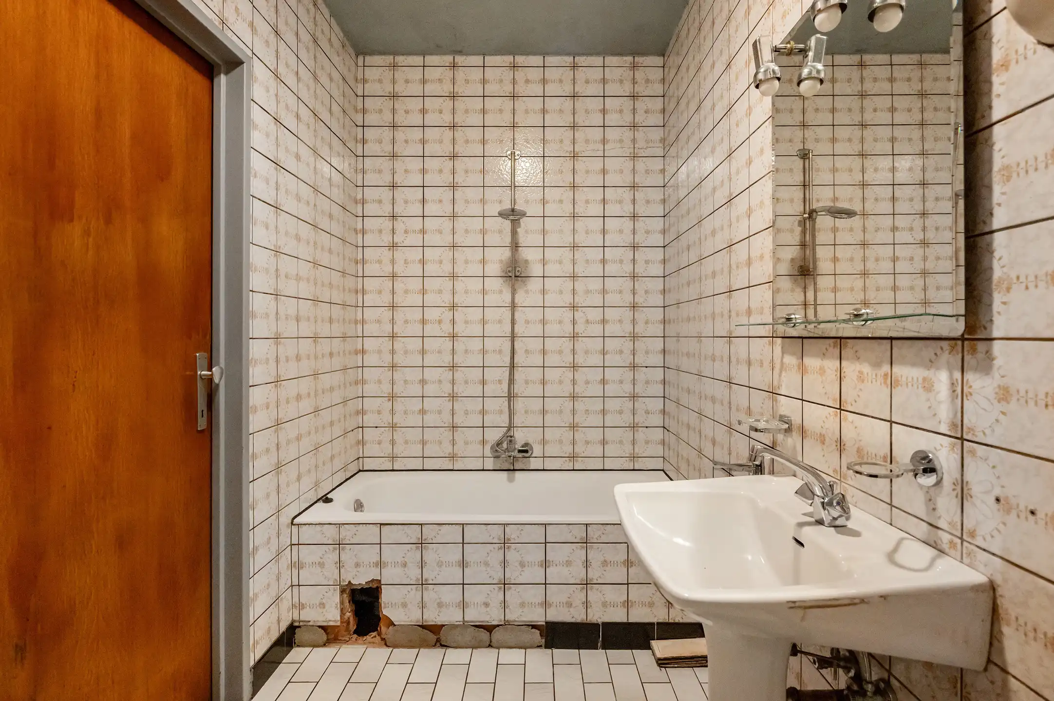 Vrijstaande renovatiewoning met 3 slaapkamers, garage en diepe tuin foto 15