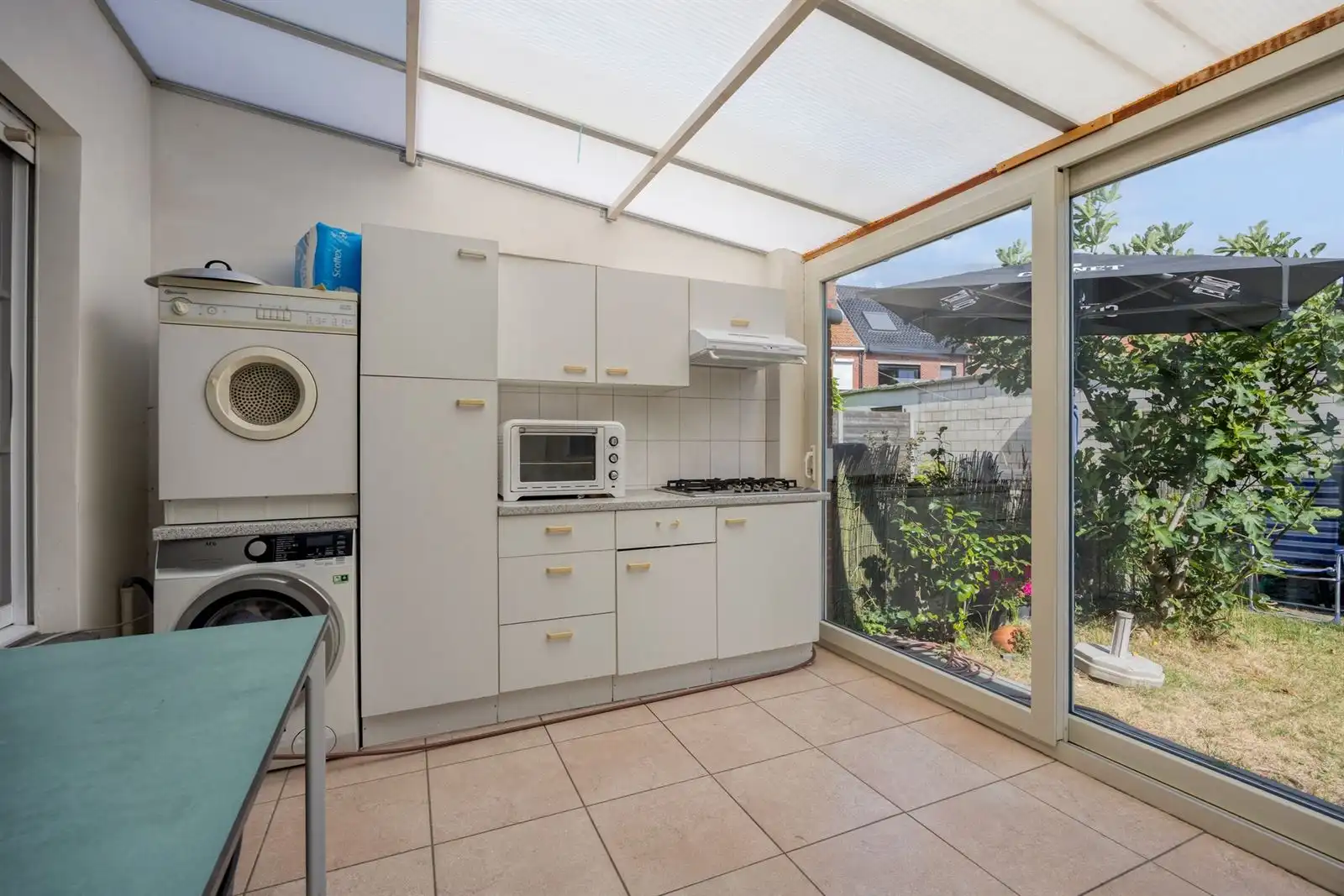 Volledig gerenoveerde 4-slpk woning met garagebox foto 25