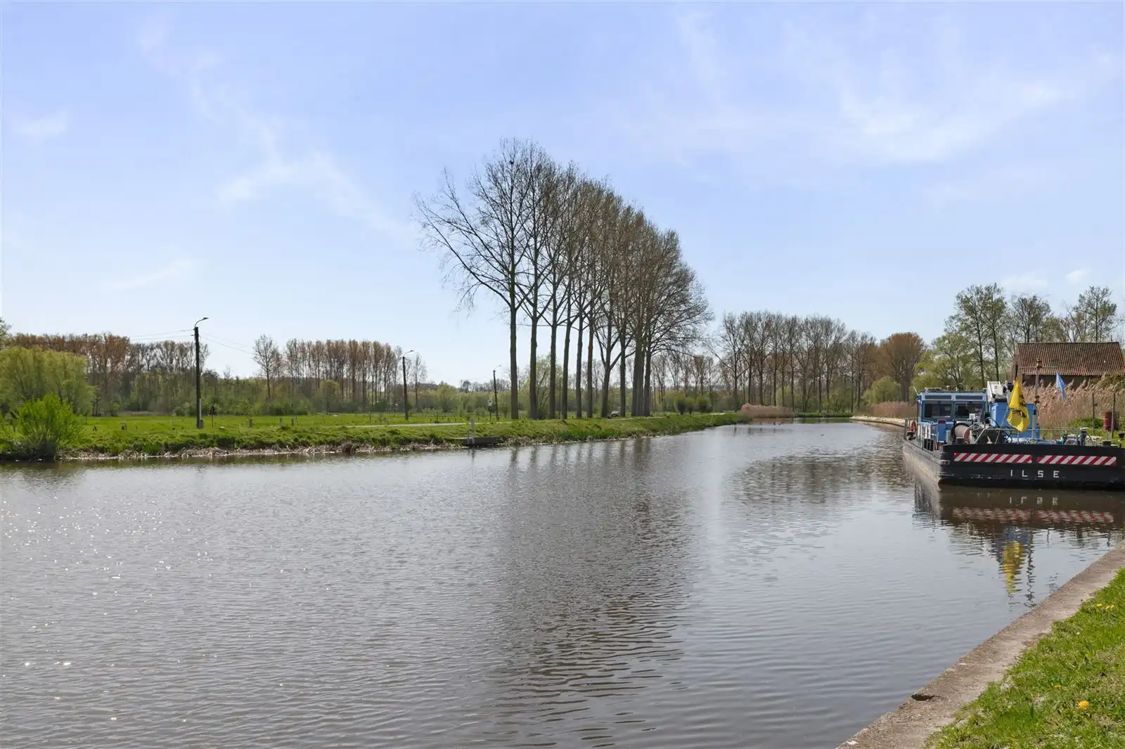 Gelijkvloers app met 2 slpks en garage foto 2