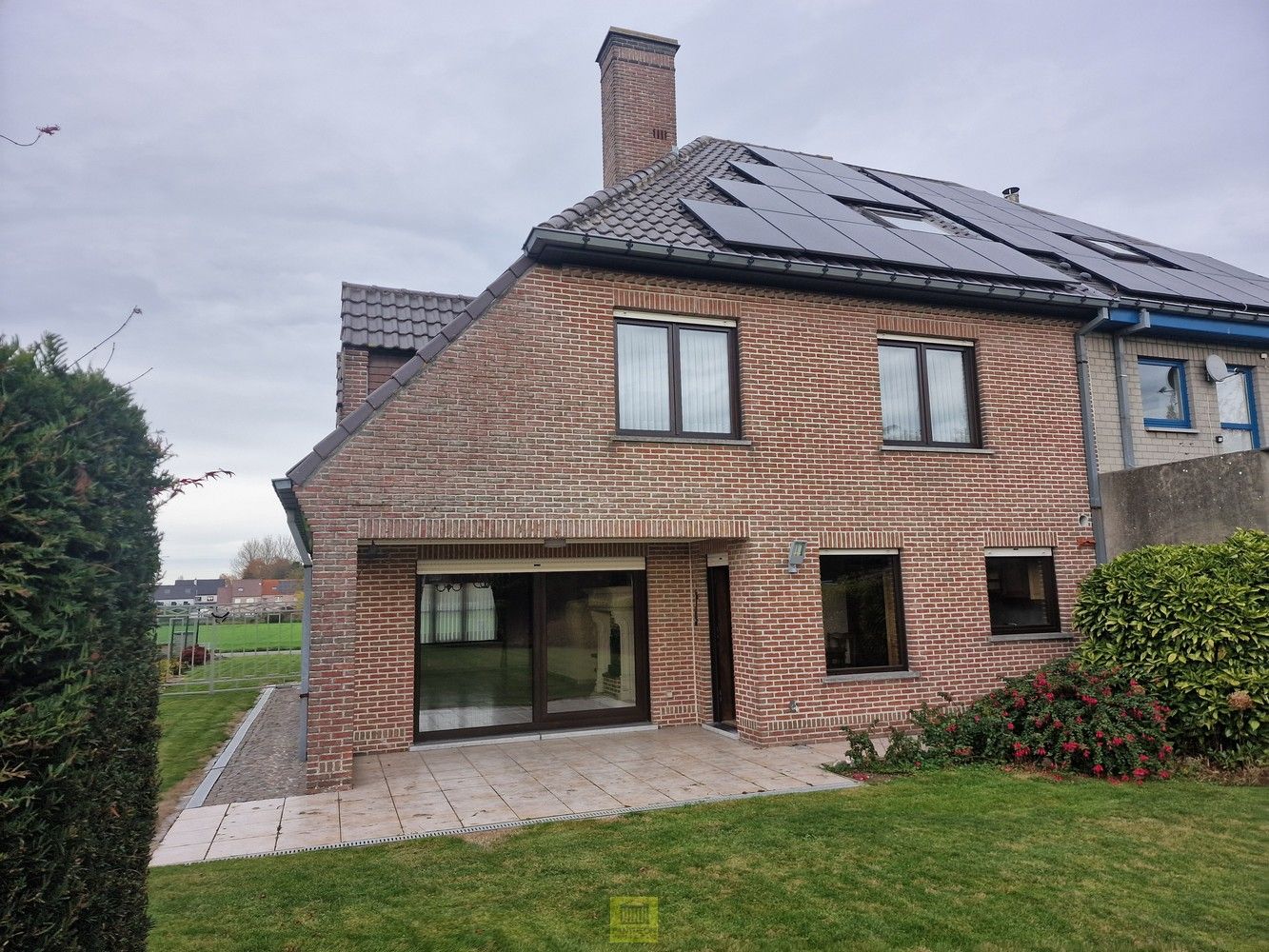 Degelijke halfopen bebouwing, rustig gelegen! foto 32