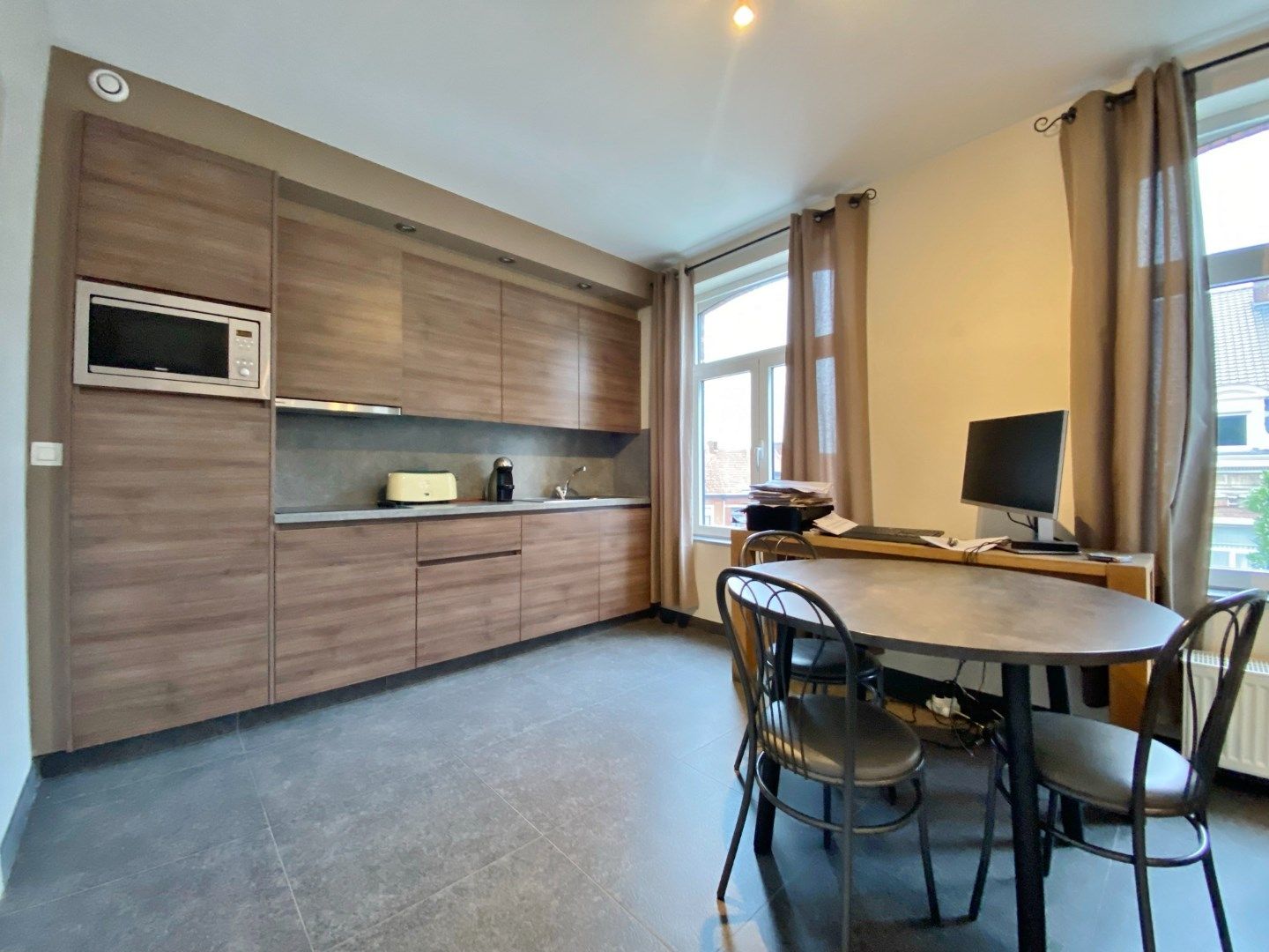 Bemeubeld appartement met terras op centrale ligging foto 4