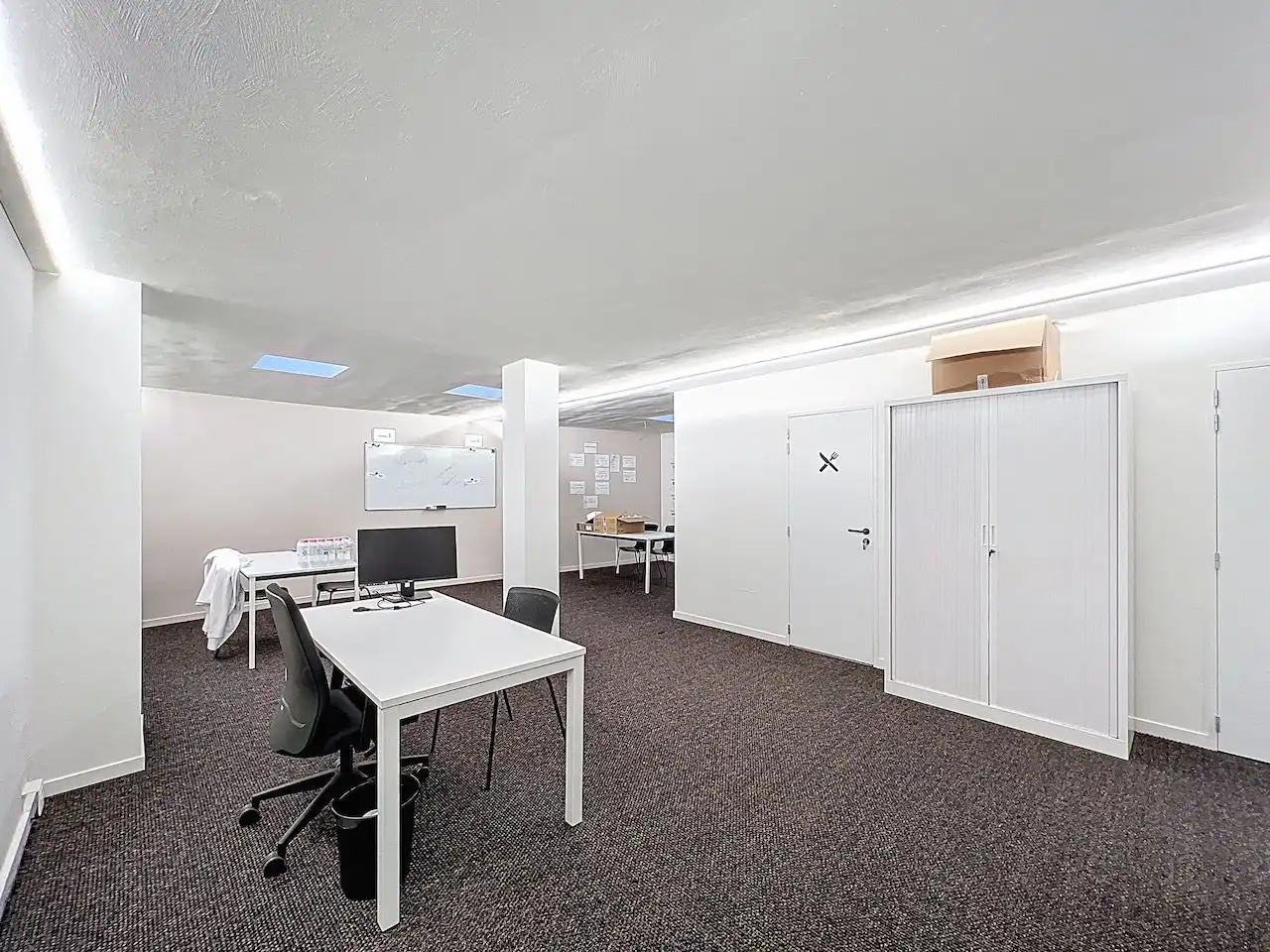 Uiterst commercieel gelegen handelsruimte. Geschikt voor de meeste handel. foto 7