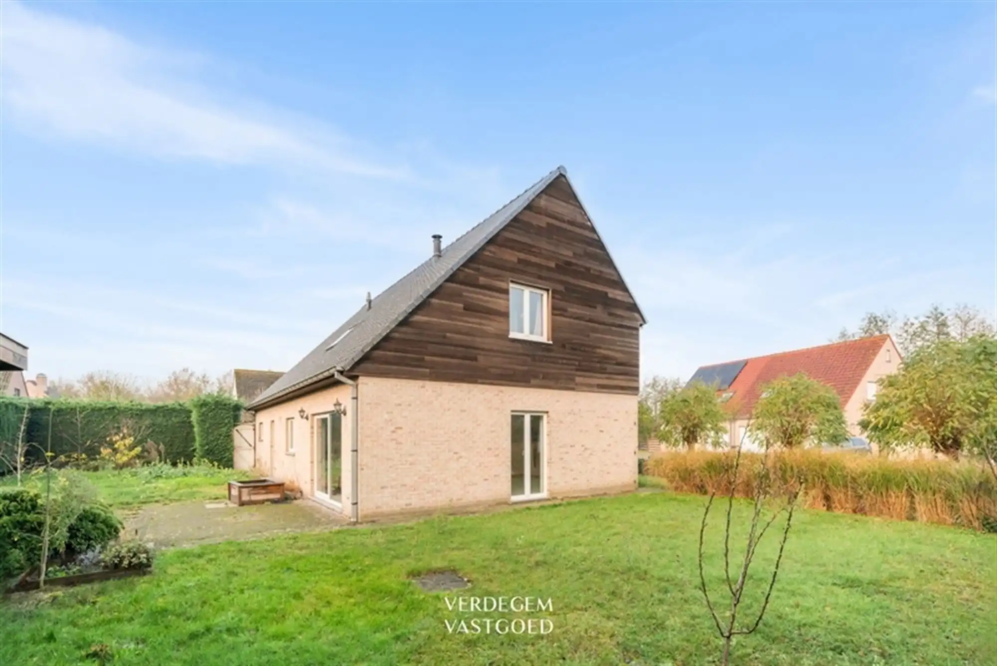 Rustig gelegen, vrijstaande woning met 6 slaapkamers op mooi perceel foto 23