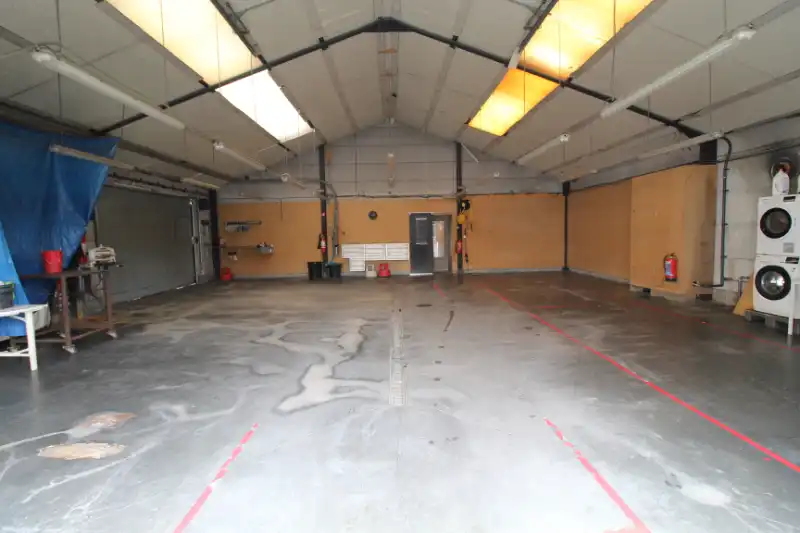 Bedrijfsgebouw met koer te huur foto 3