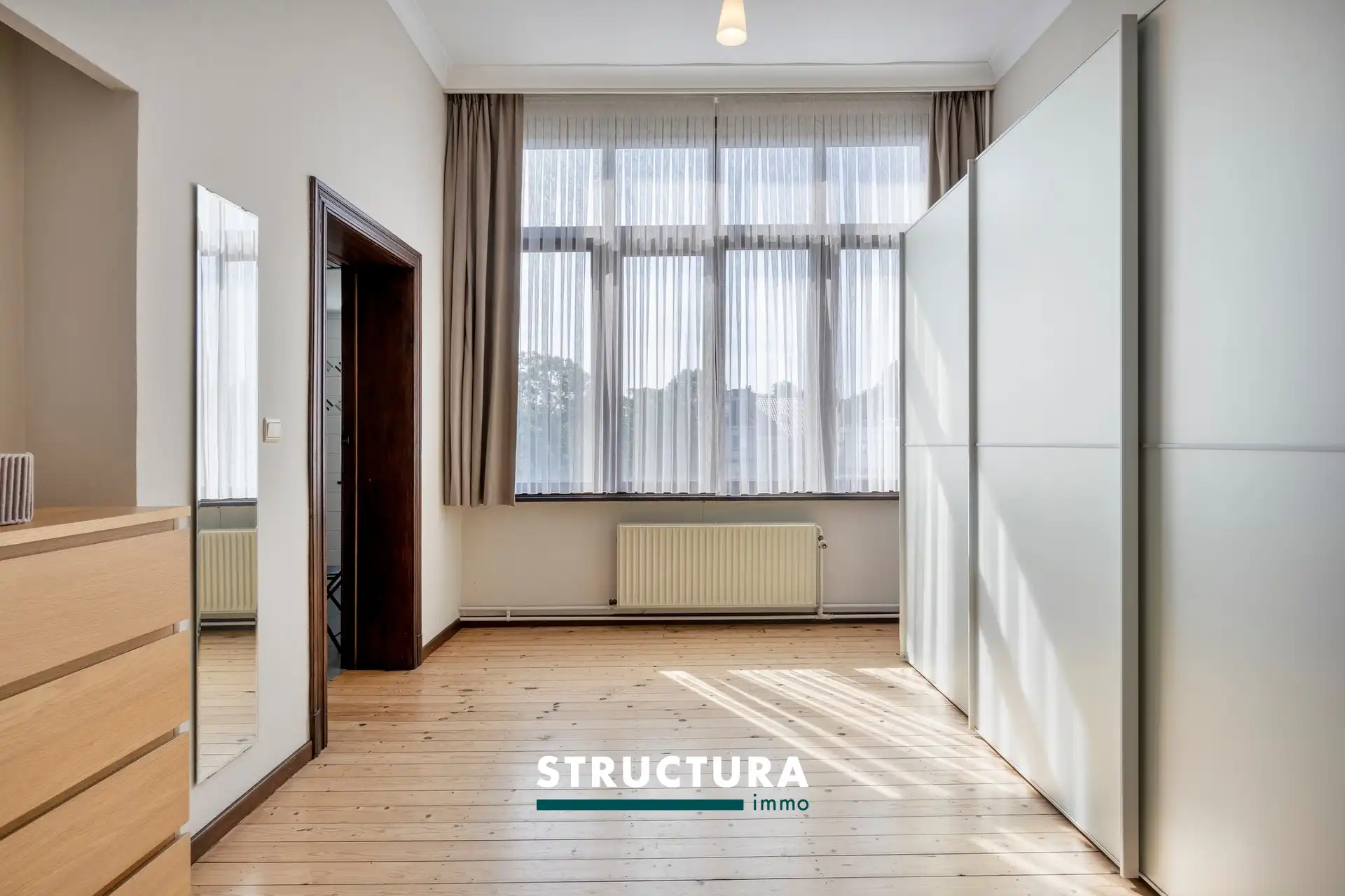 Ruime en lichtrijke woning met een aangename zuidgerichte tuin. foto 18