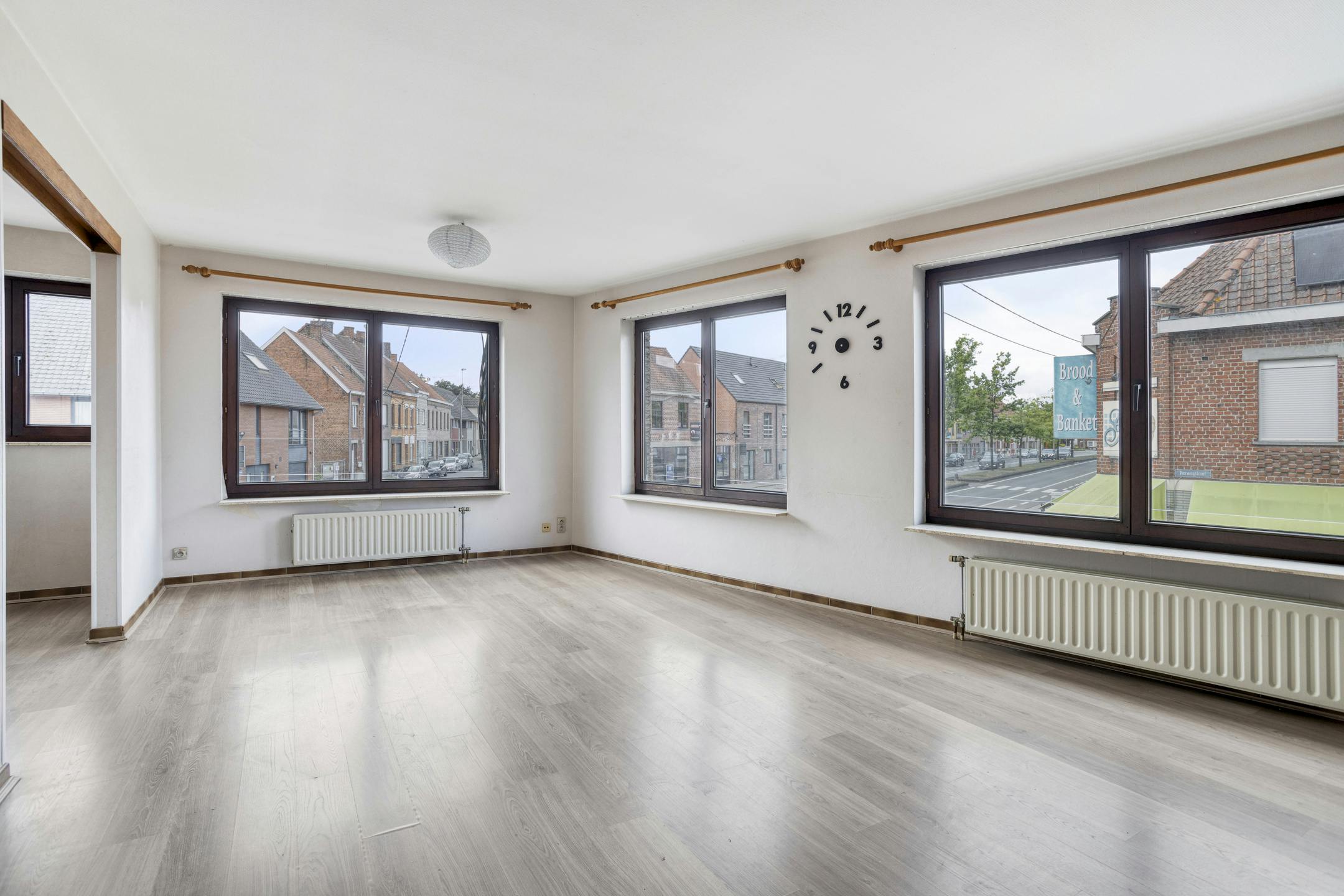 Appartement te koop nabij het centrum van Roeselare met 3 slaapkamers. foto 4