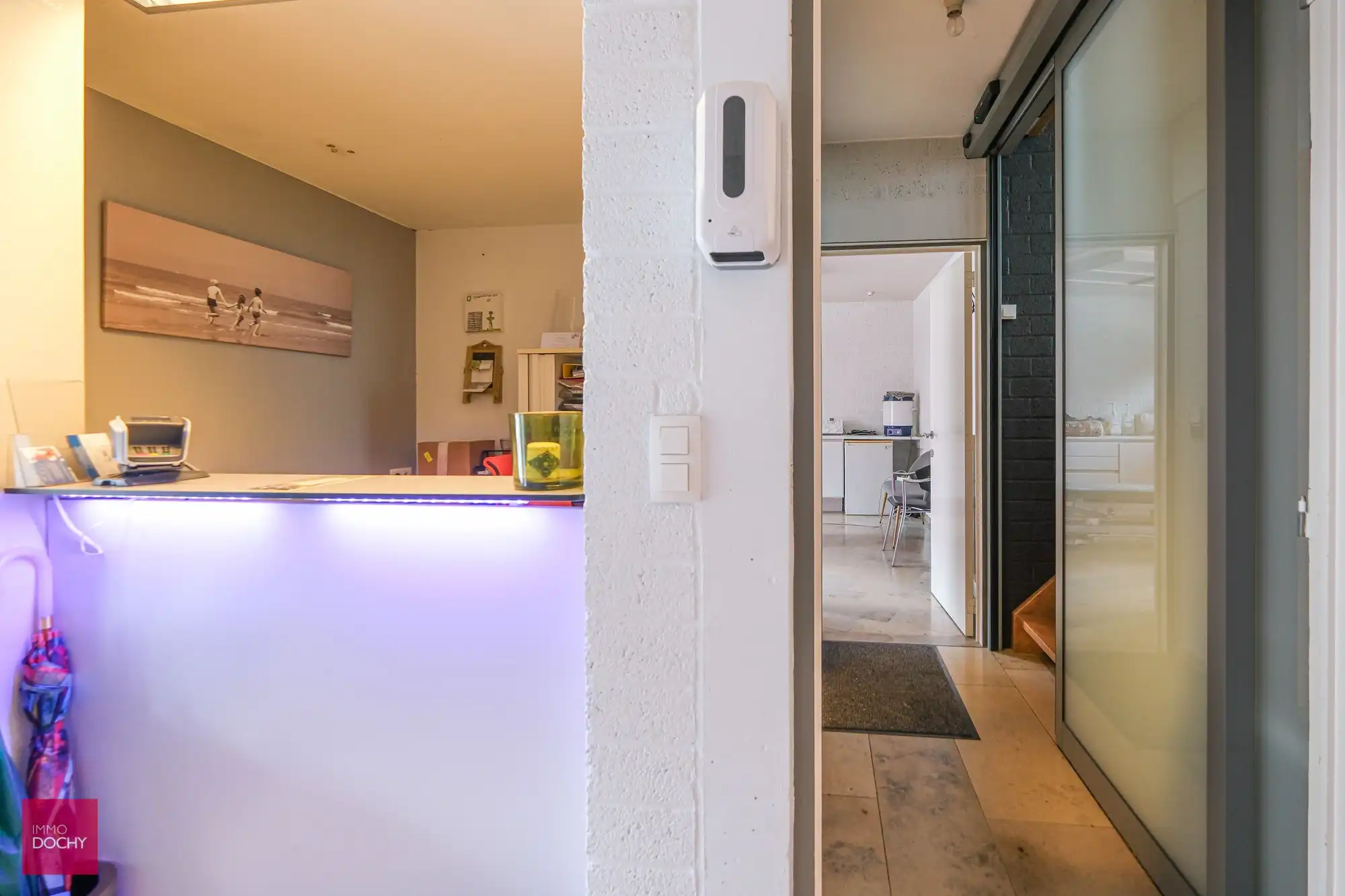 Ruime (groeps)praktijk of kantoor met woning foto 4