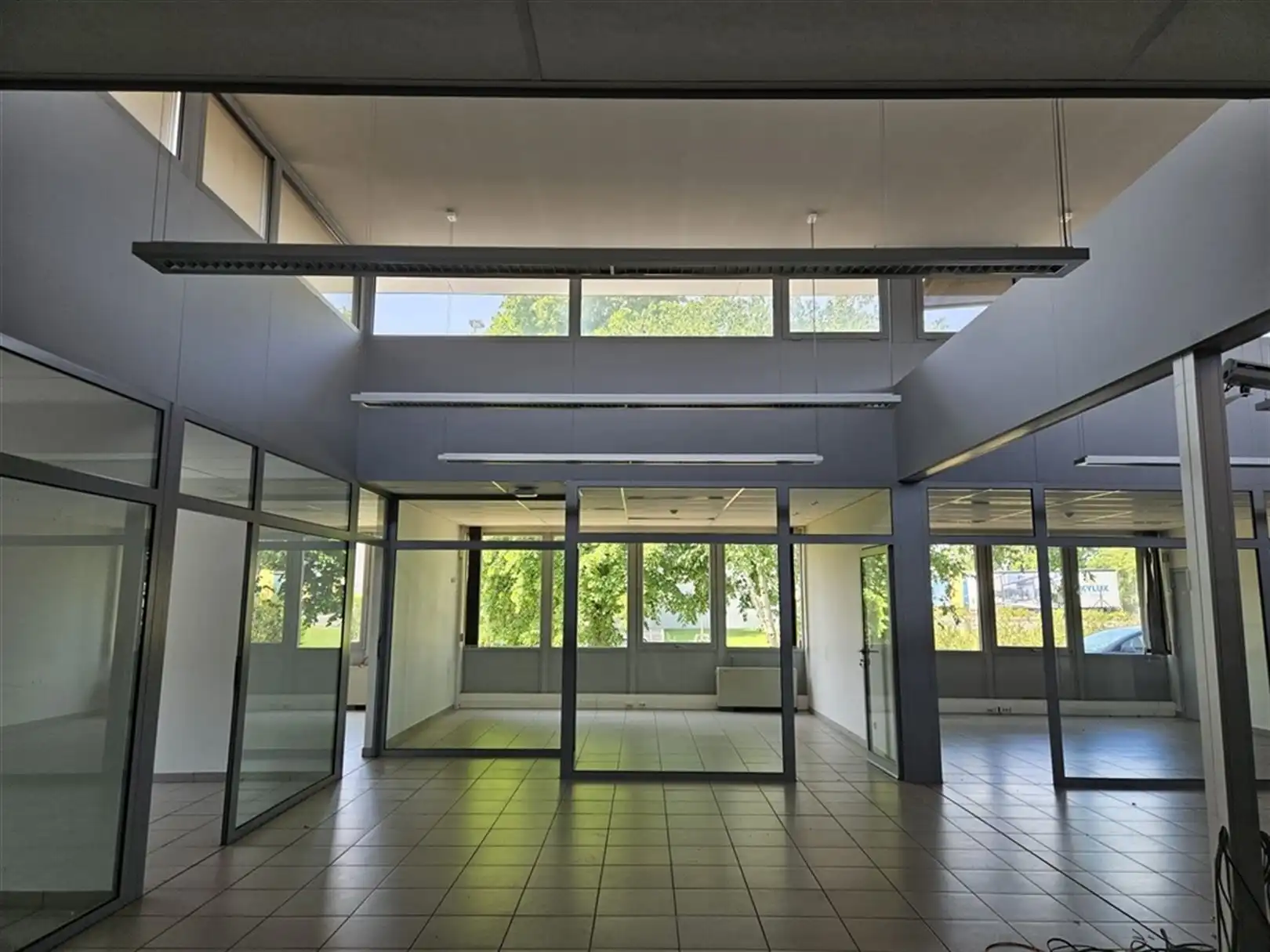 Polyvalente magazijnen/kantoren foto 18